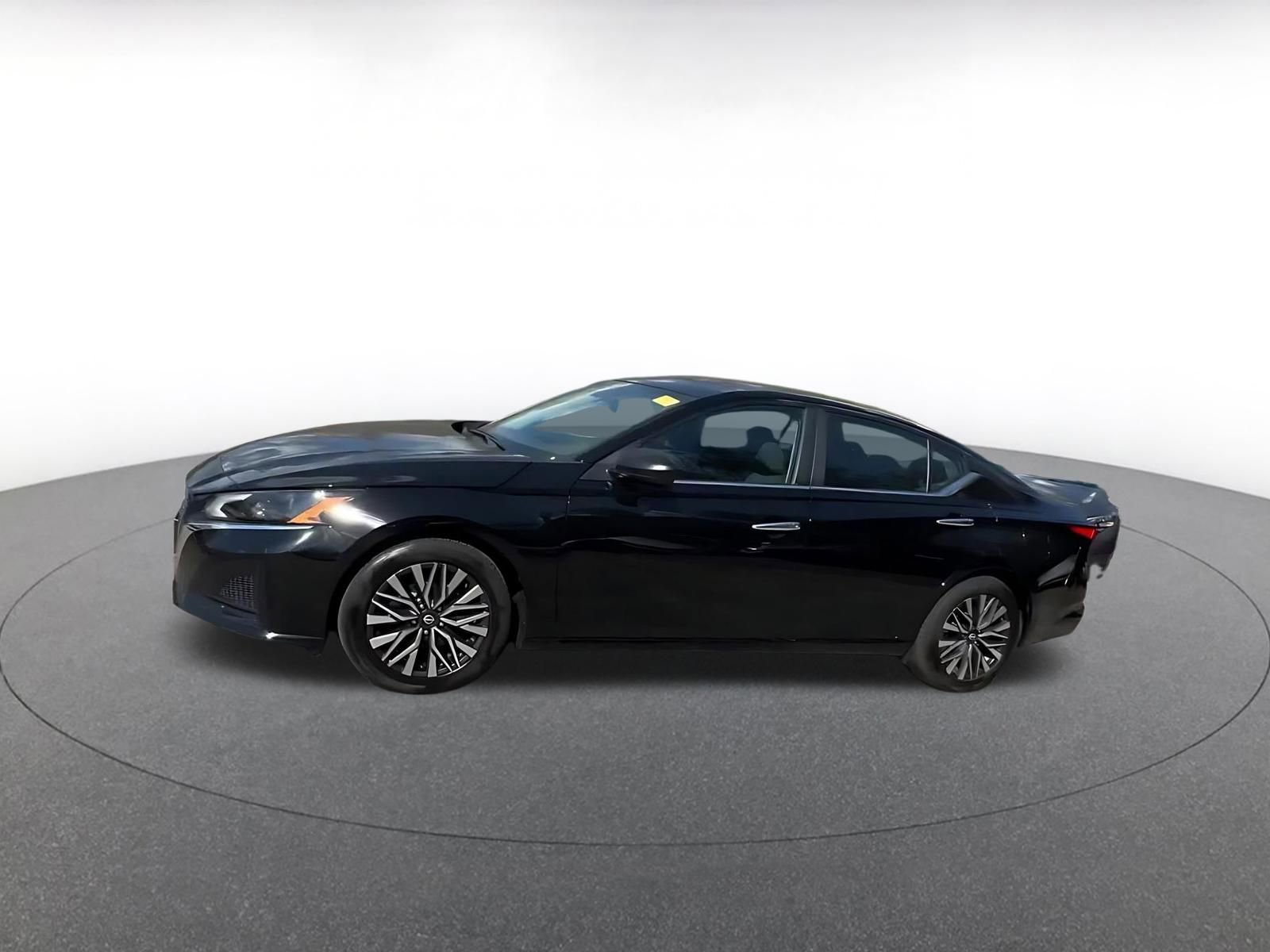 Thumbnail: 2025 Nissan Altima - 8