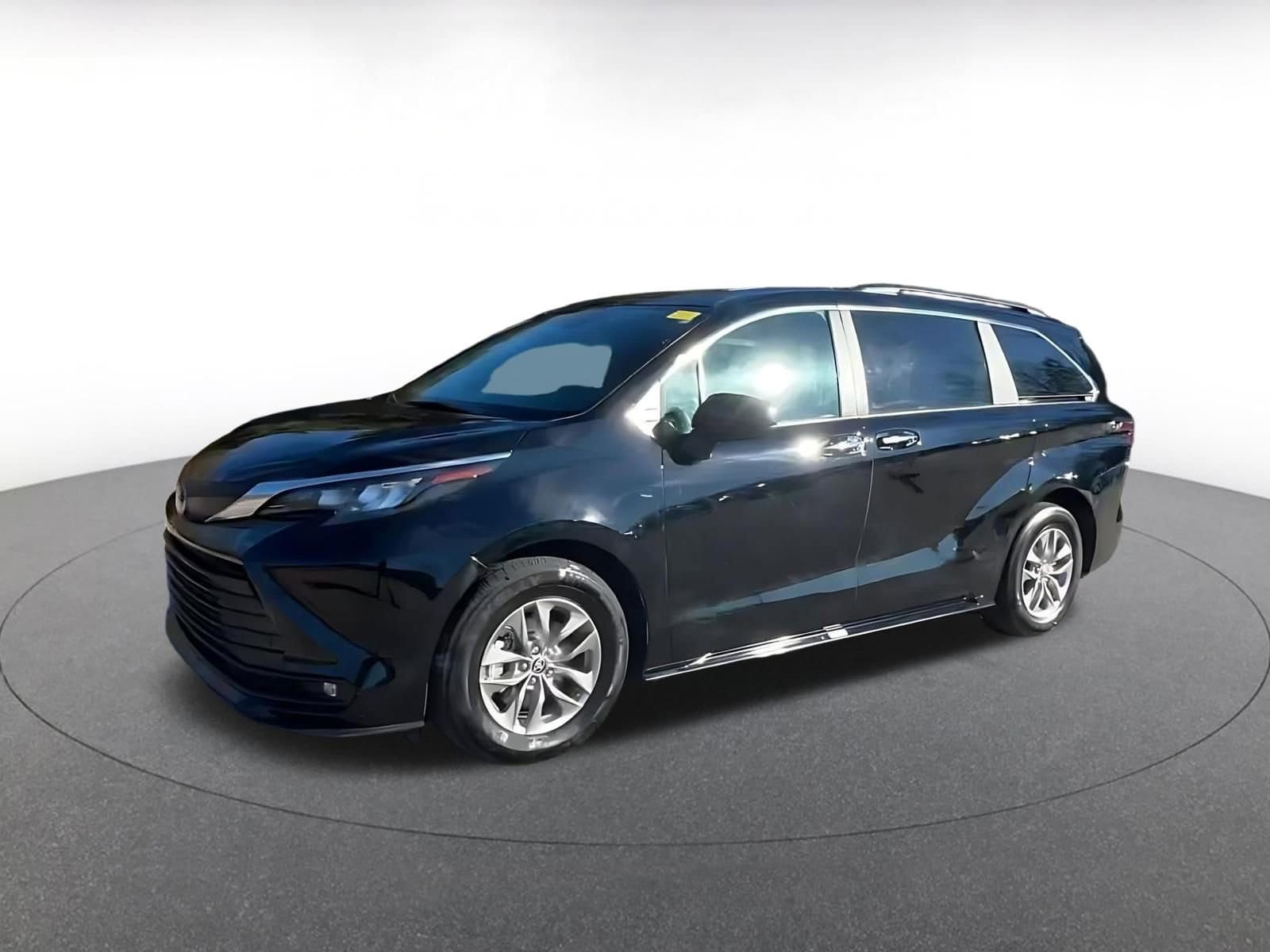 Thumbnail: 2025 Toyota Sienna - 8