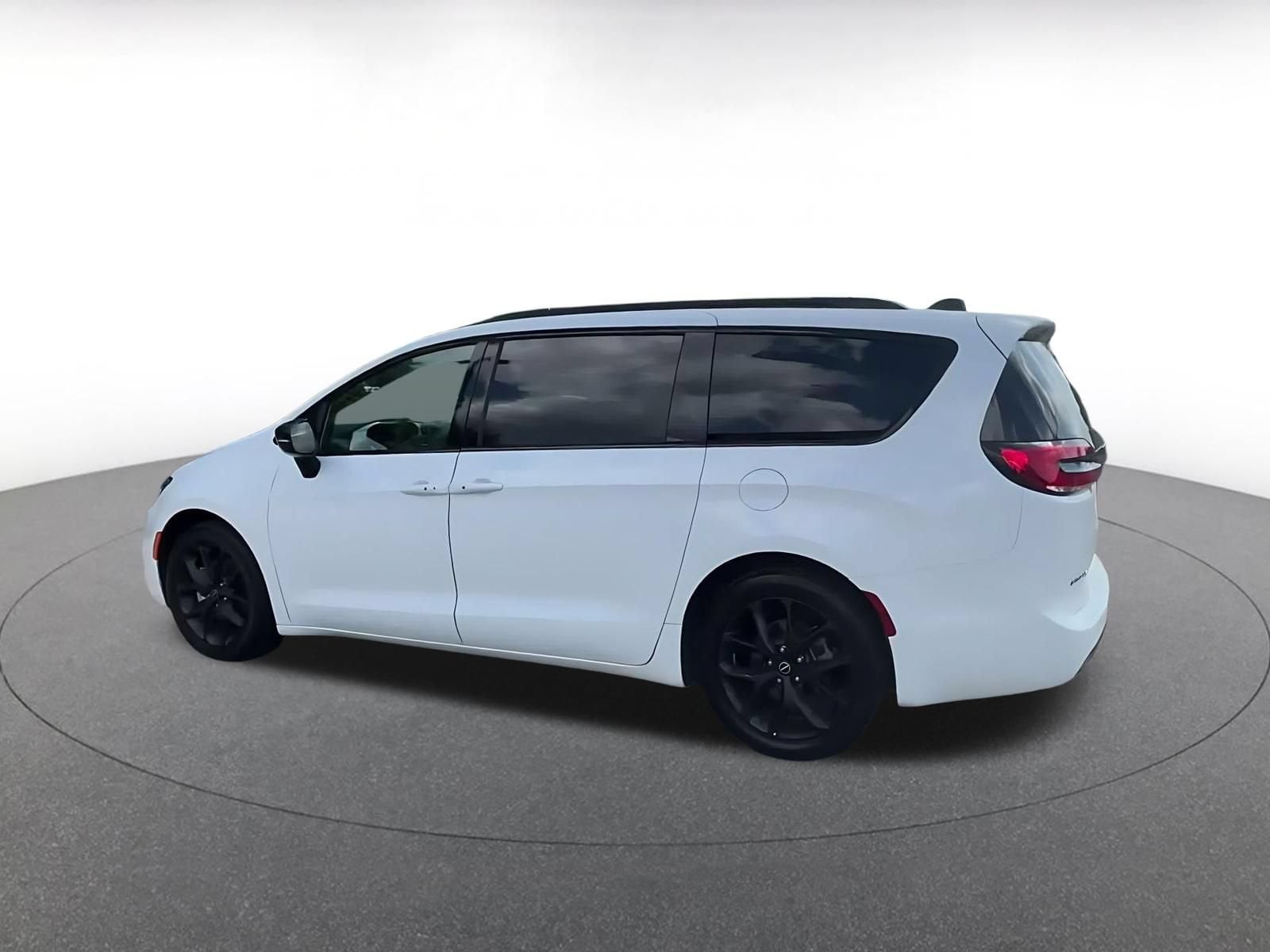 Thumbnail: 2025 Chrysler Pacifica - 10