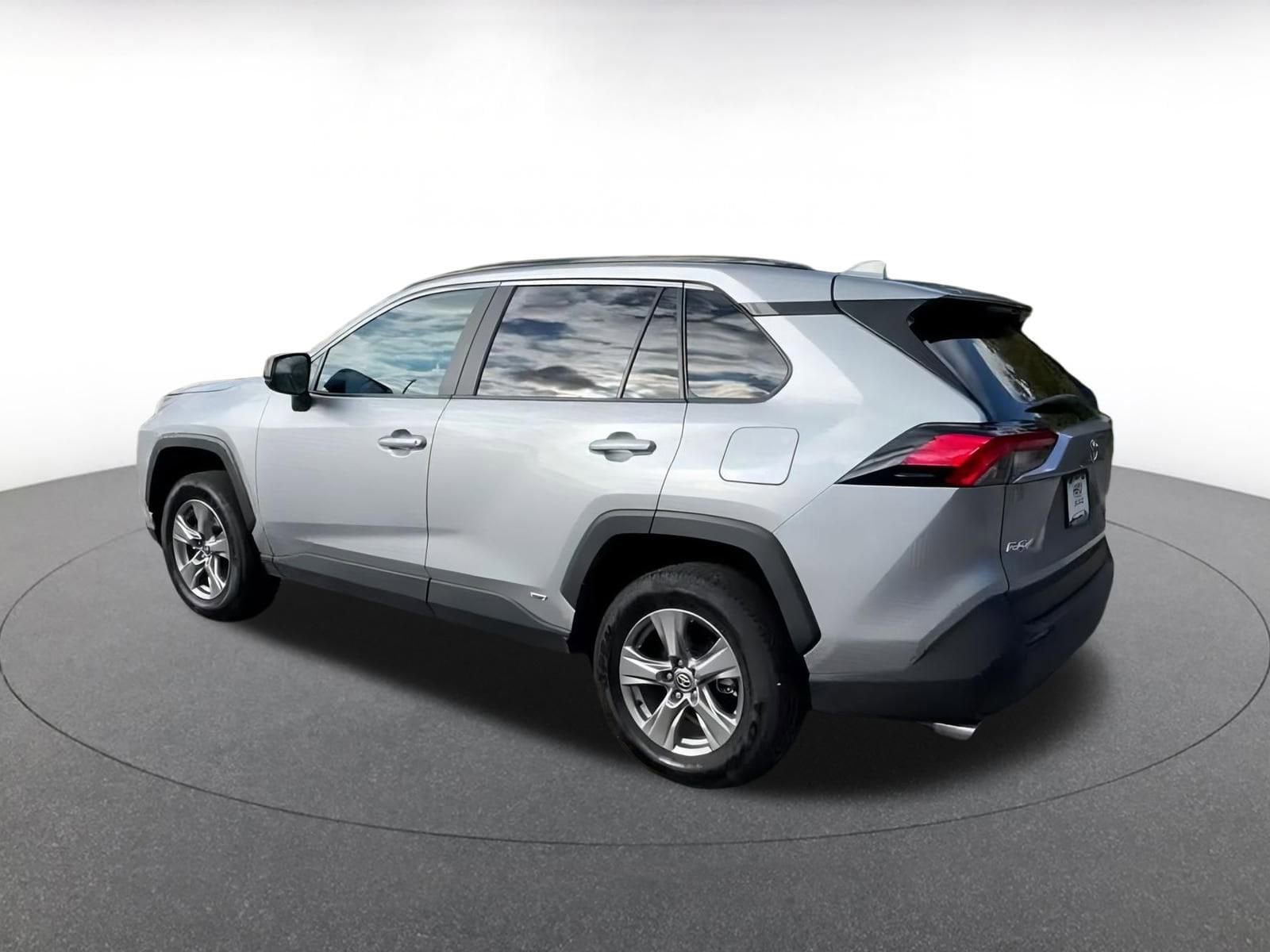 Thumbnail: 2025 Toyota RAV4 - 10