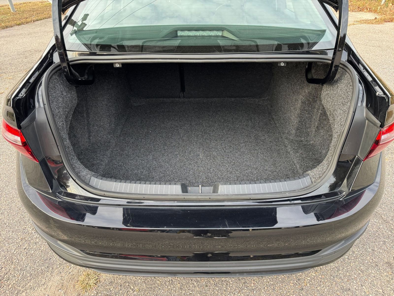 Thumbnail: 2025 Volkswagen Jetta - 25