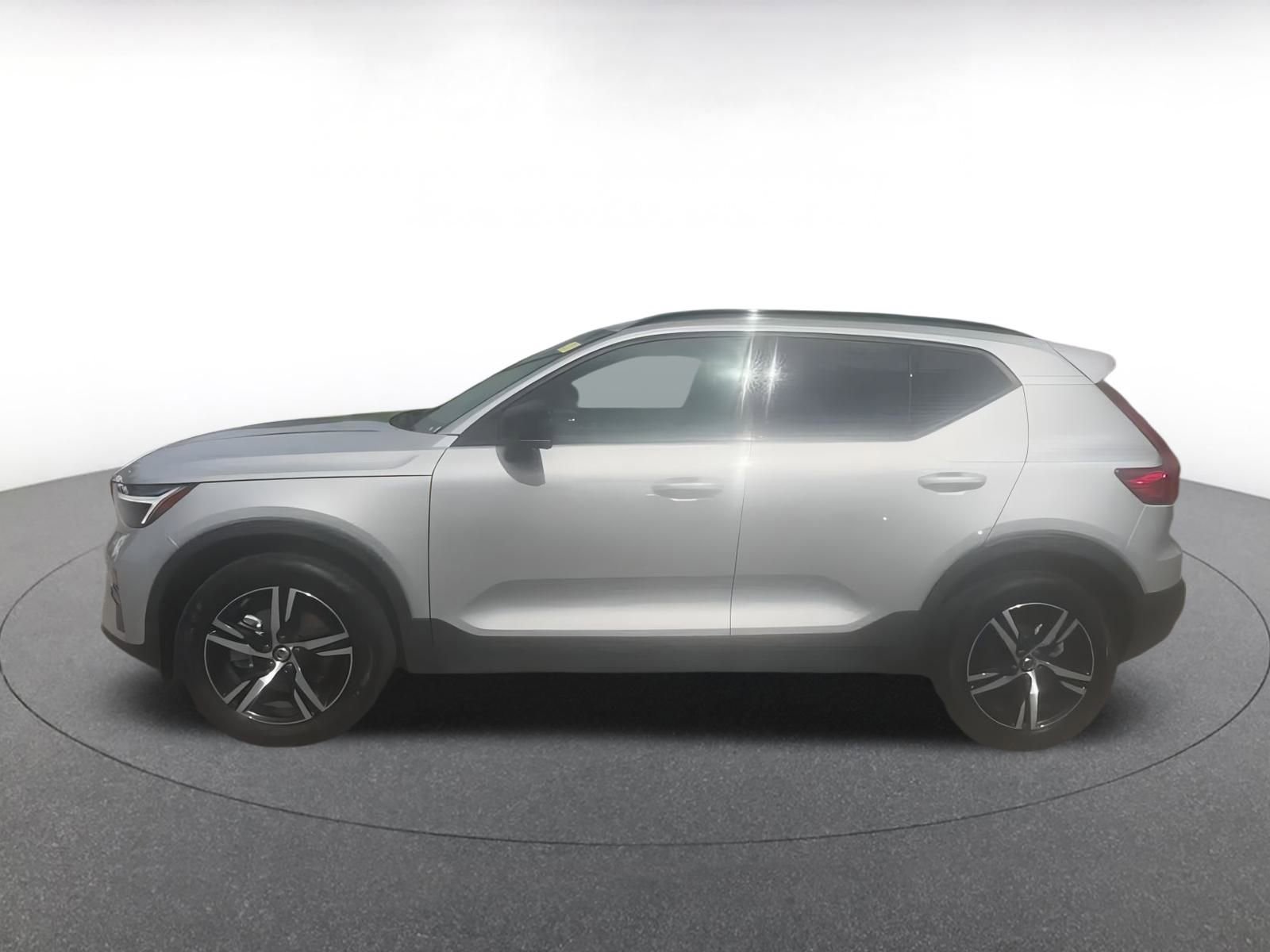Thumbnail: 2024 Volvo XC40 - 9