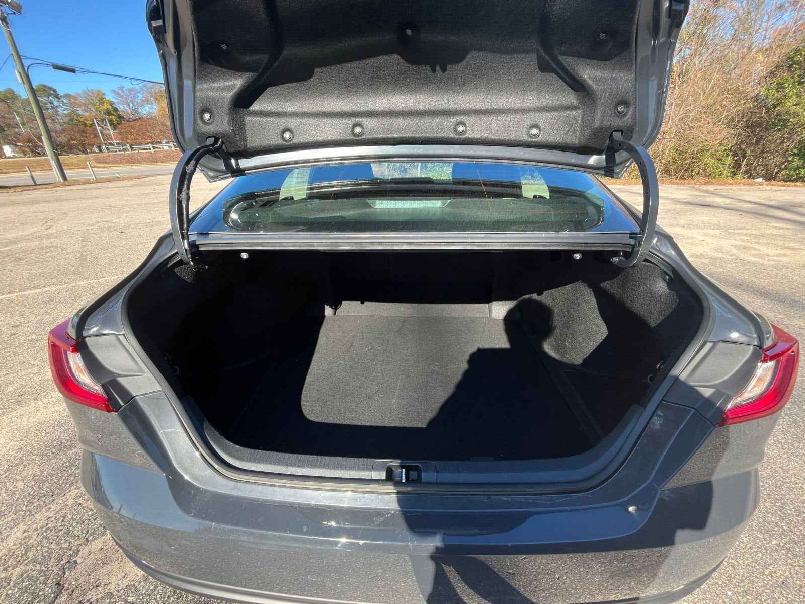 Thumbnail: 2025 Toyota Camry - 25