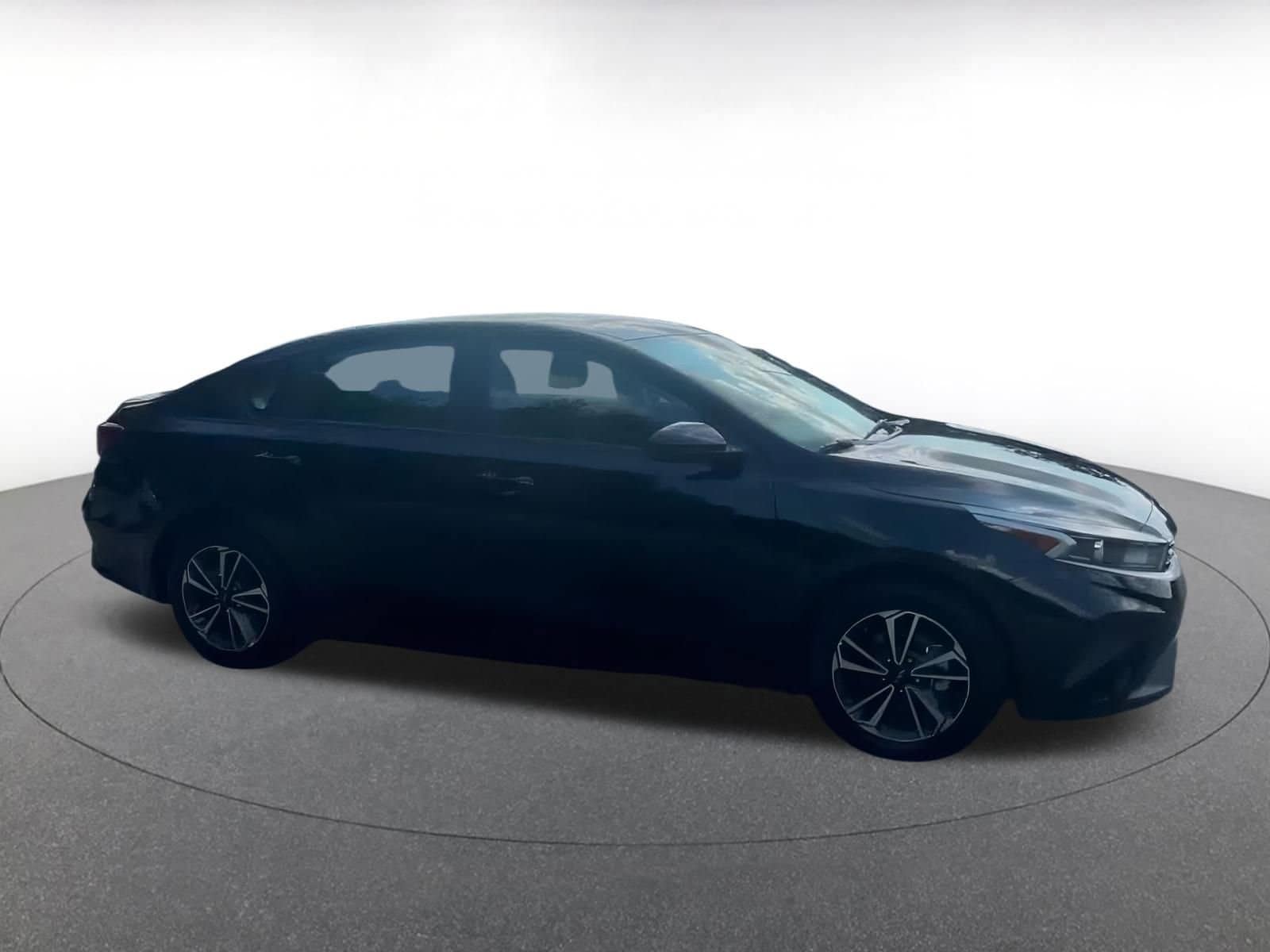 Thumbnail: 2024 Kia Forte - 16