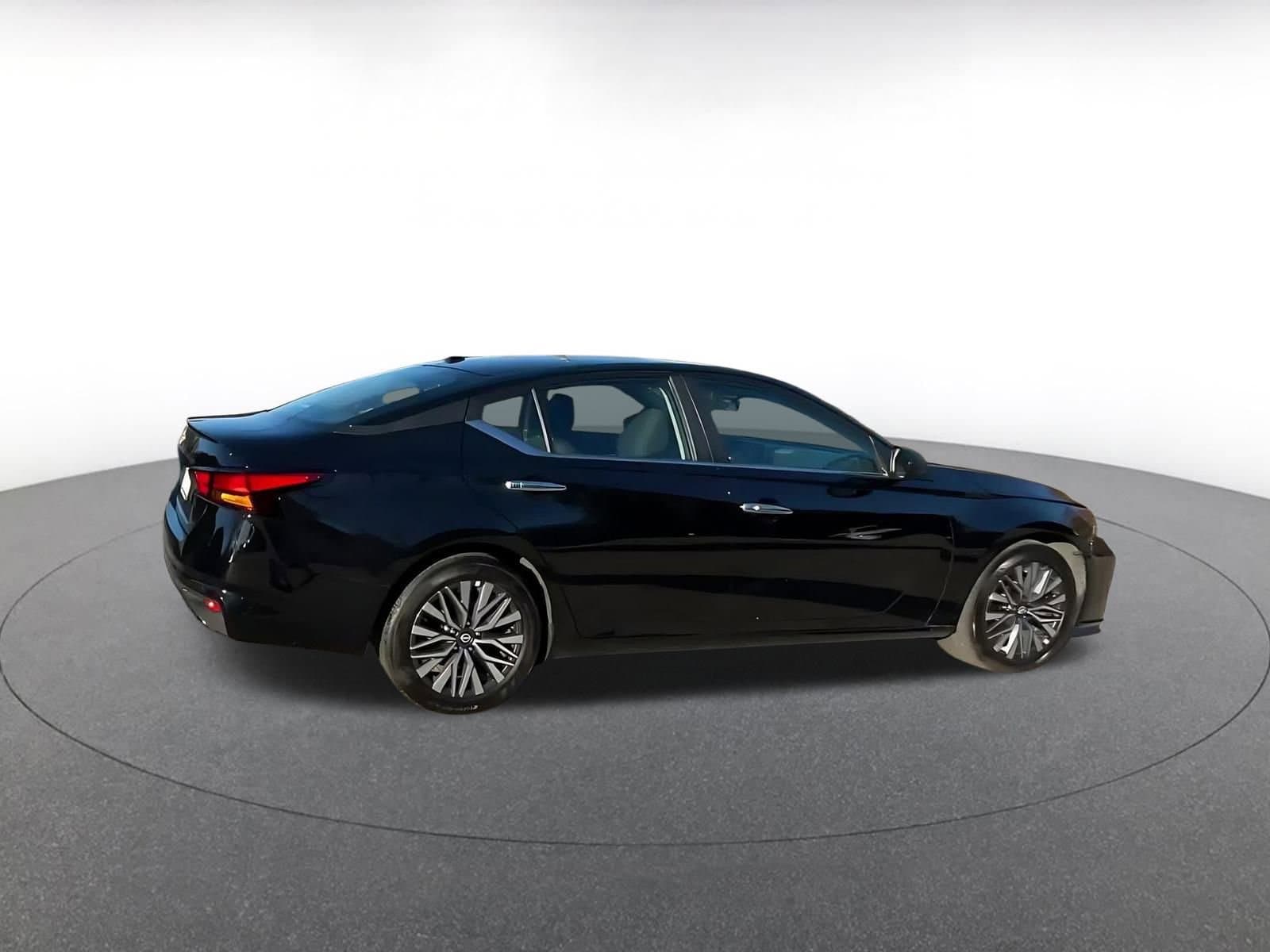 Thumbnail: 2025 Nissan Altima - 14