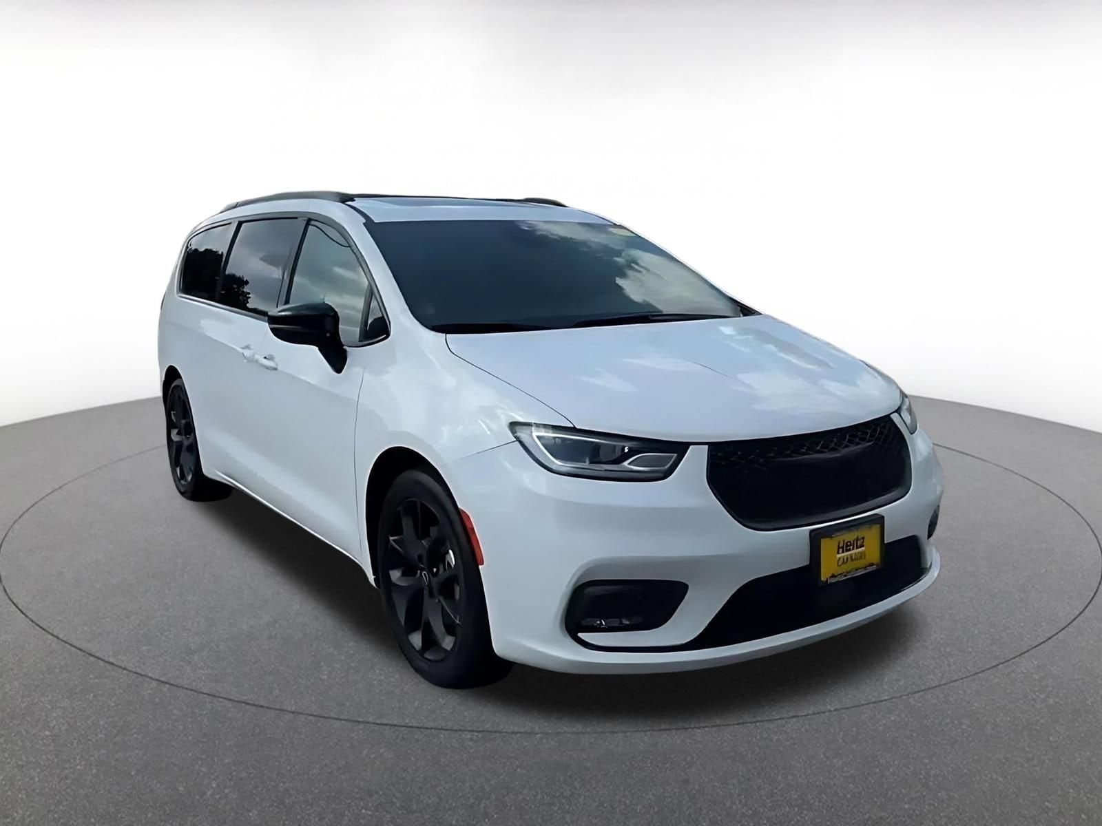 Thumbnail: 2025 Chrysler Pacifica - 3