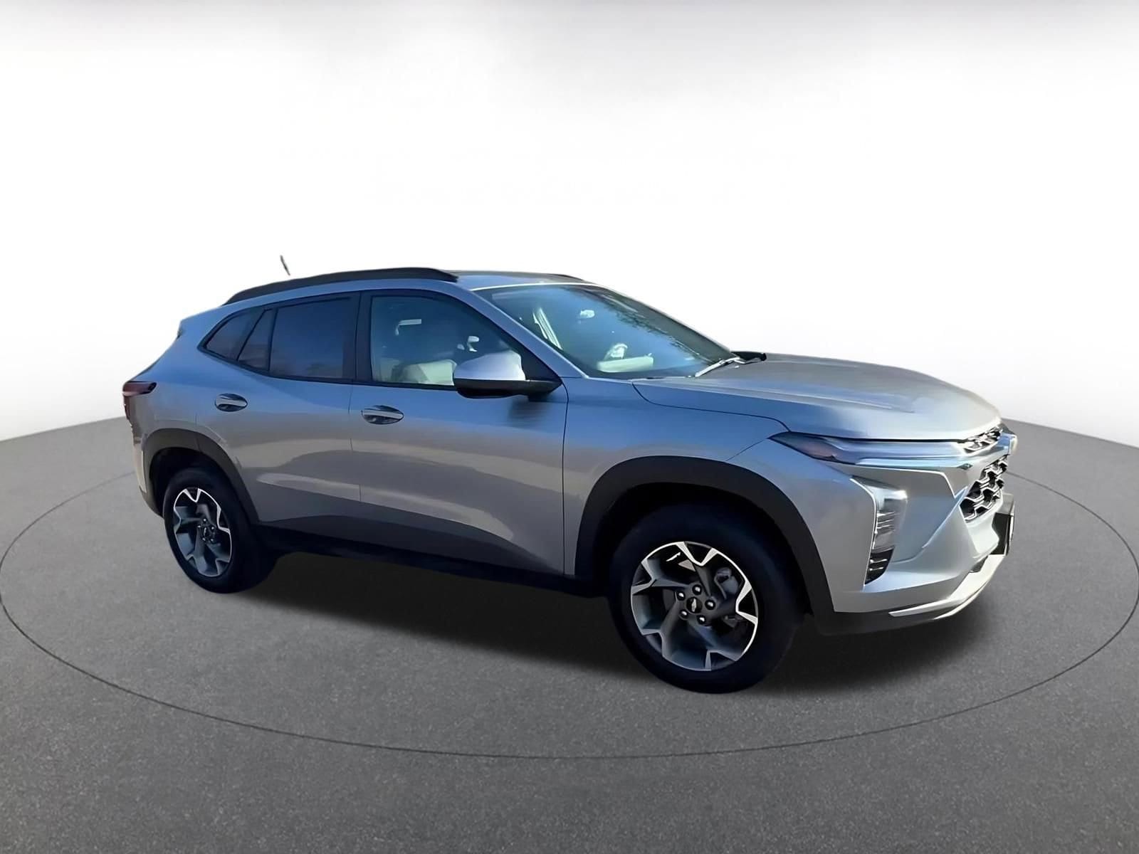 Thumbnail: 2025 Chevrolet Trax - 2