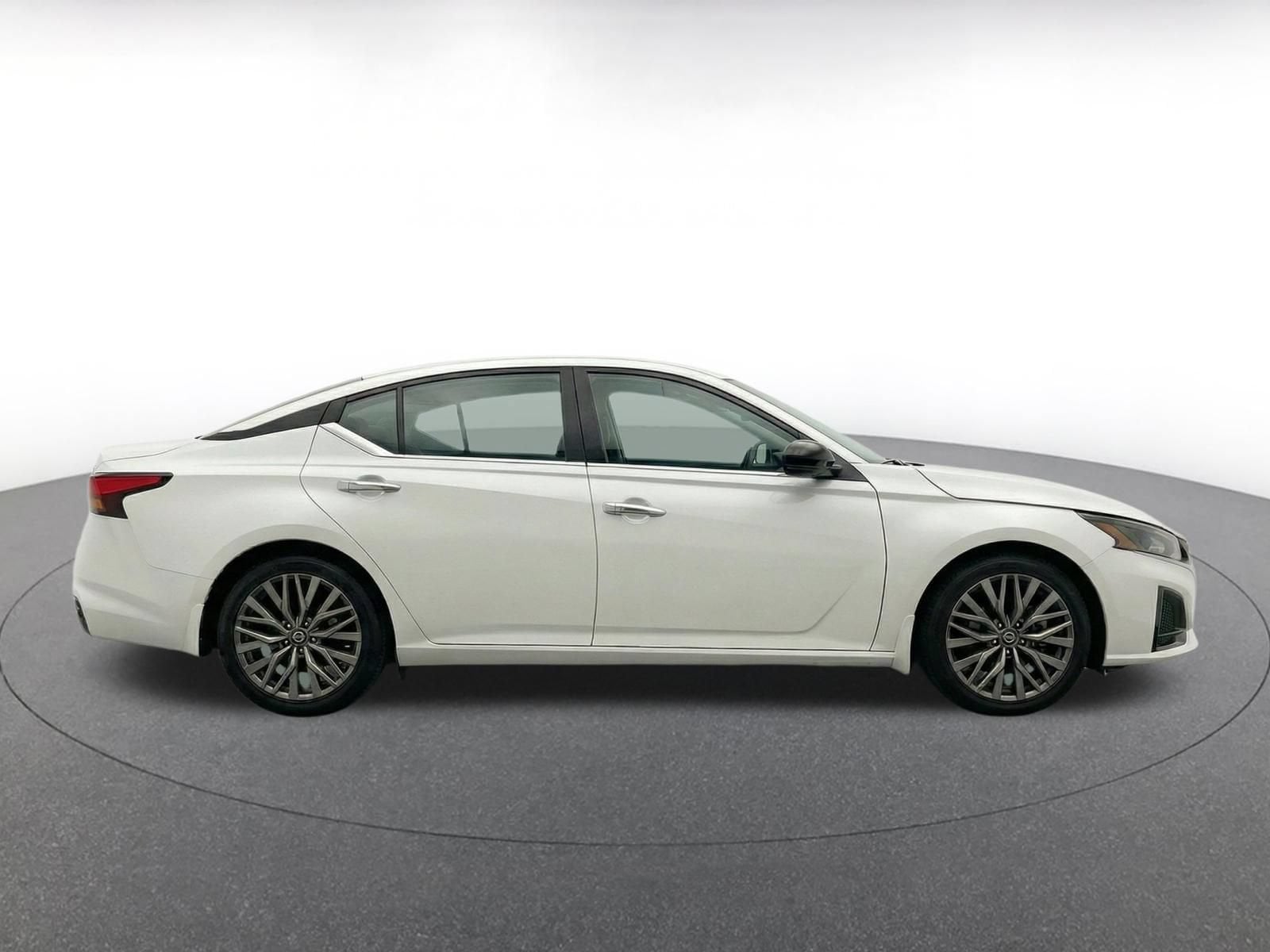 Thumbnail: 2025 Nissan Altima - 10