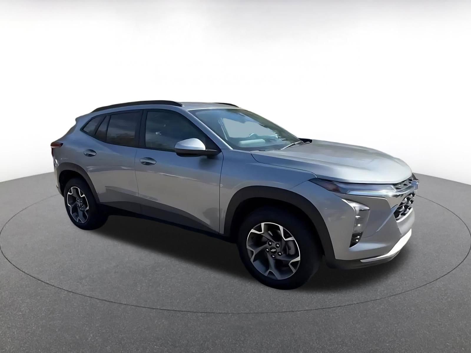 Thumbnail: 2025 Chevrolet Trax - 2