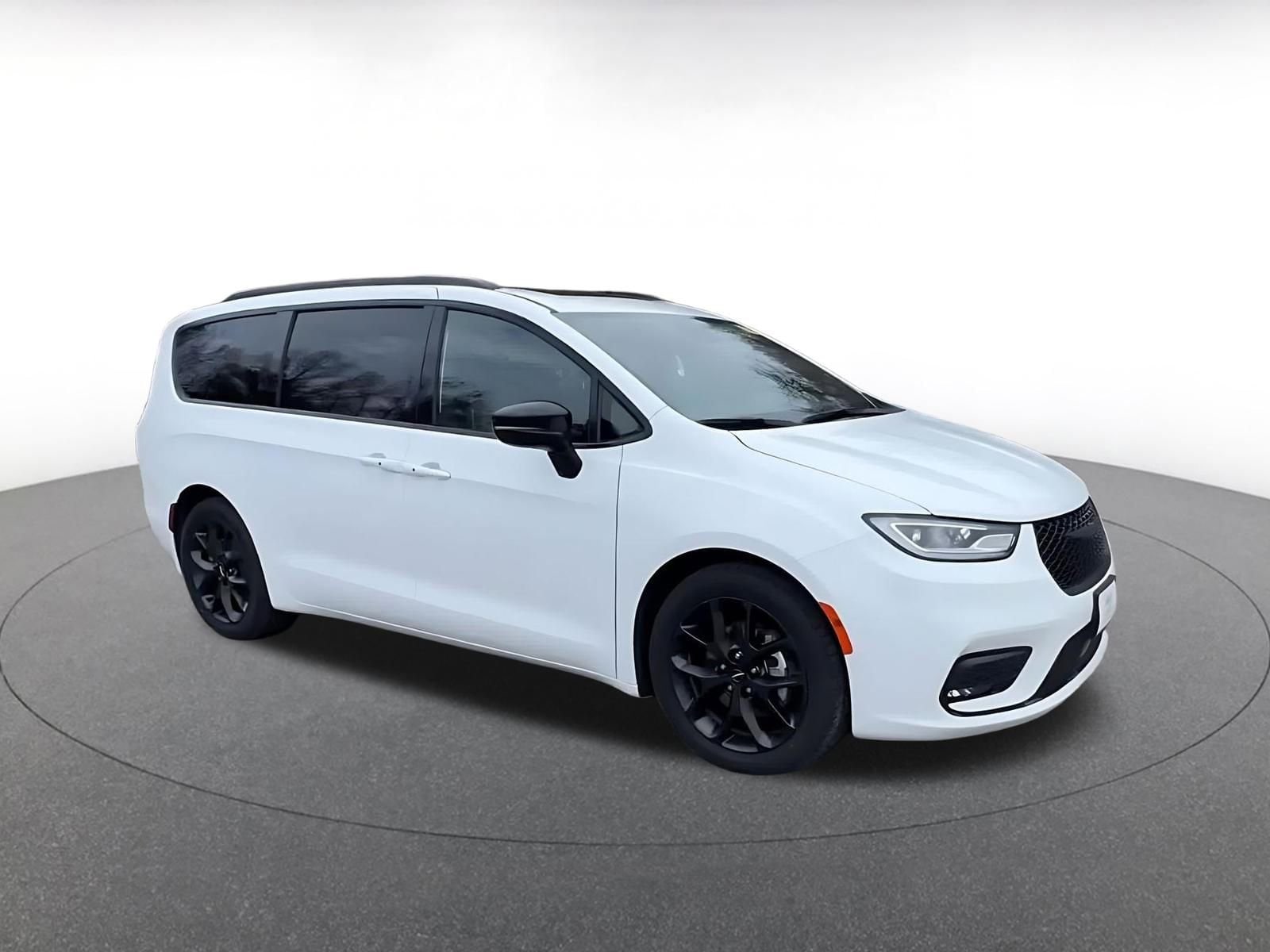 Thumbnail: 2025 Chrysler Pacifica - 2