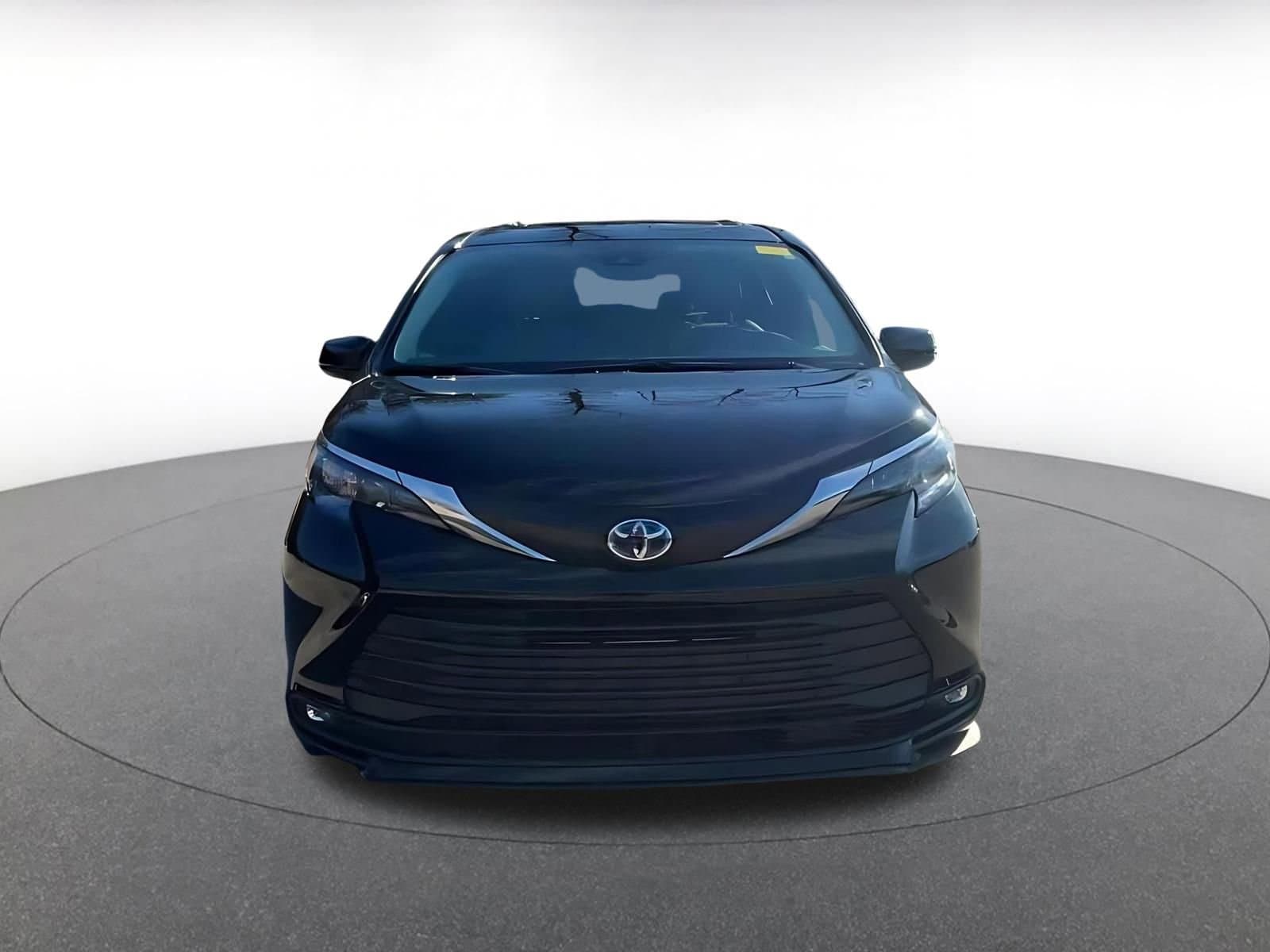 Thumbnail: 2025 Toyota Sienna - 4