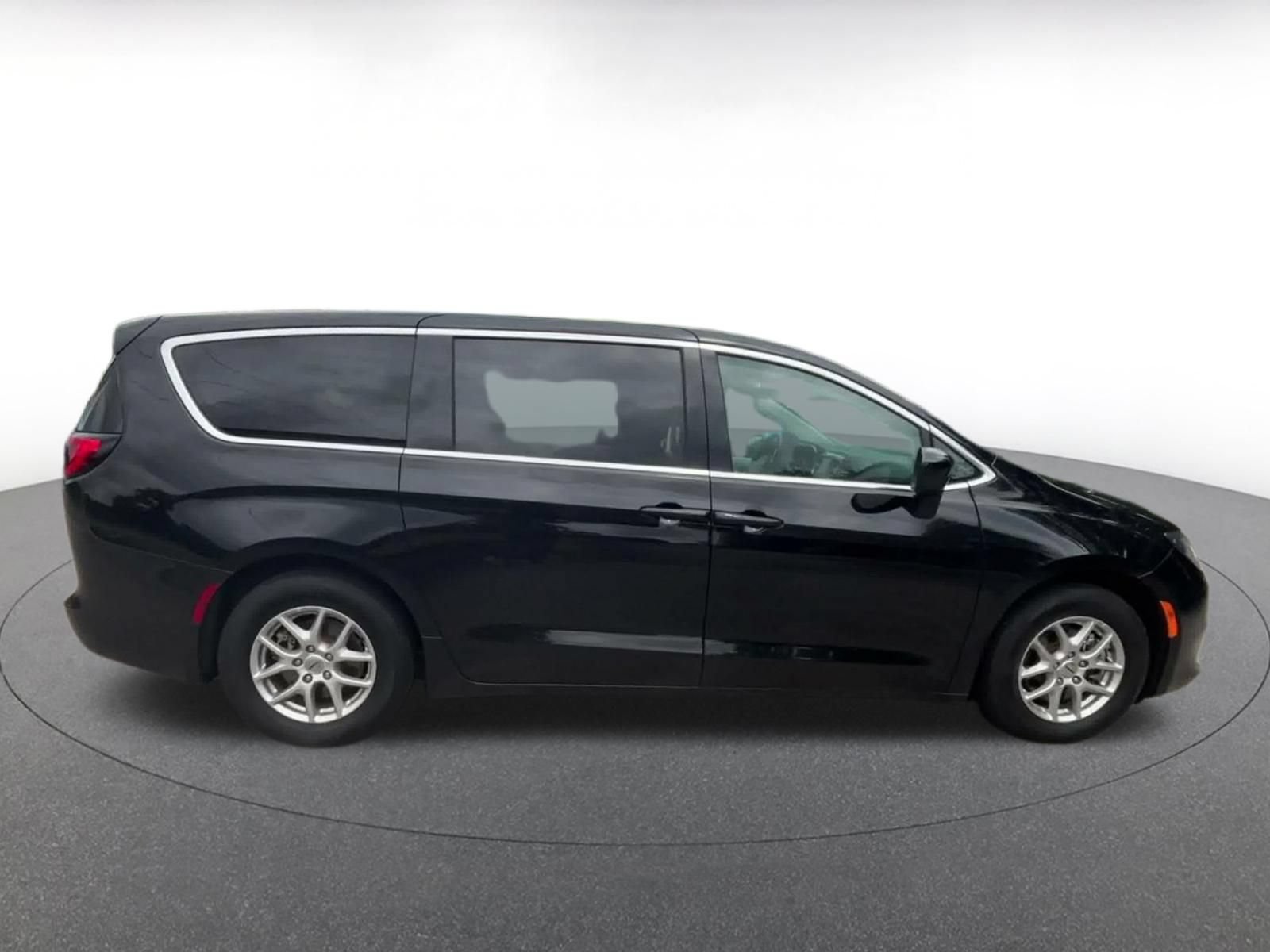 Thumbnail: 2024 Chrysler Voyager - 13