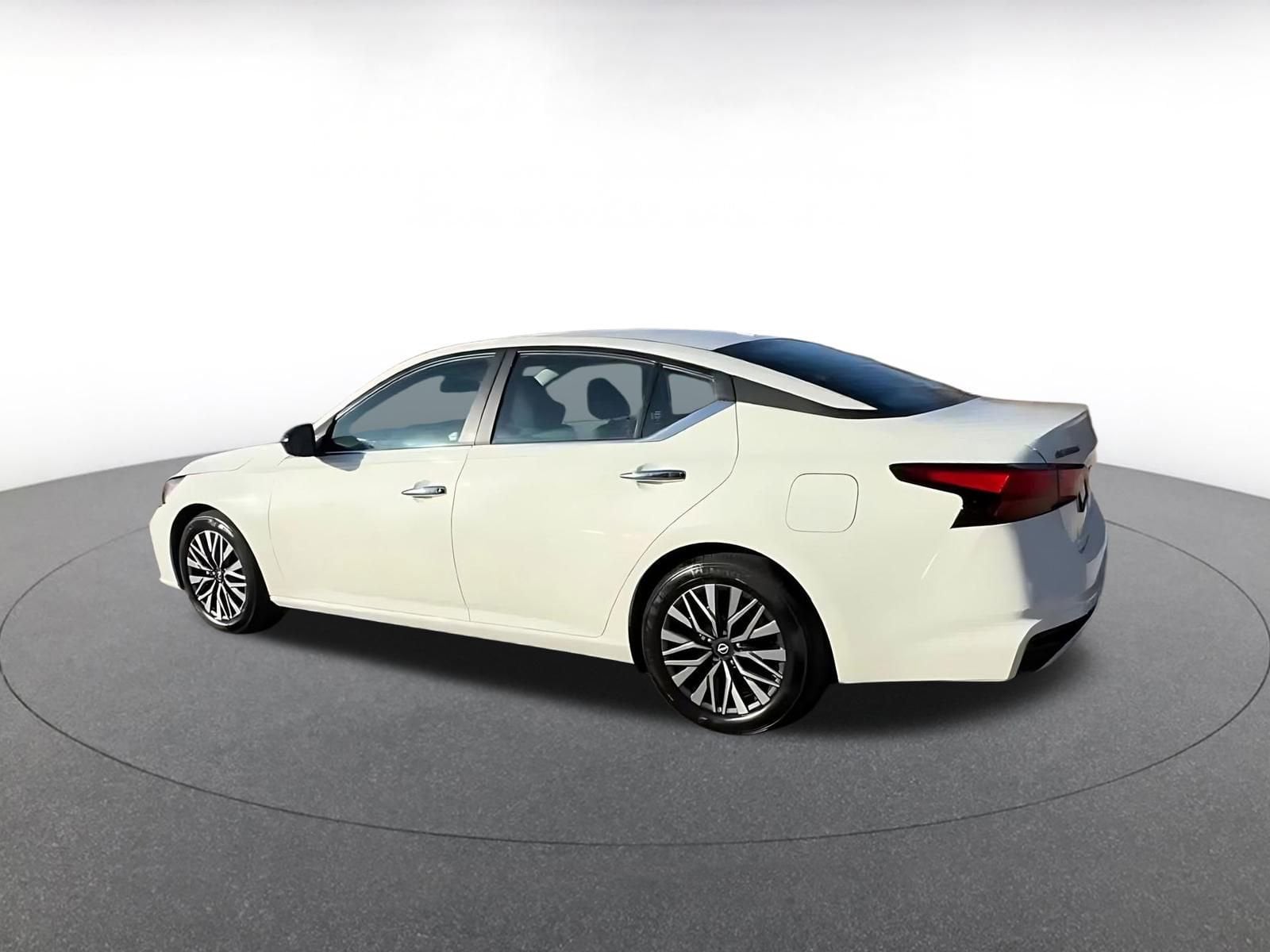 Thumbnail: 2025 Nissan Altima - 10