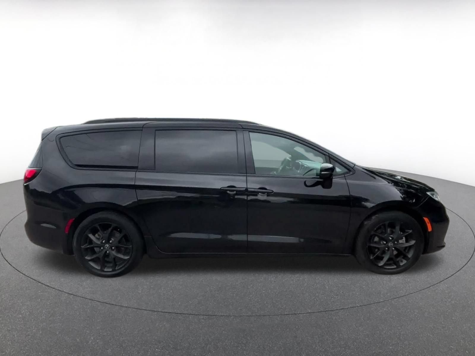 Thumbnail: 2025 Chrysler Pacifica - 13