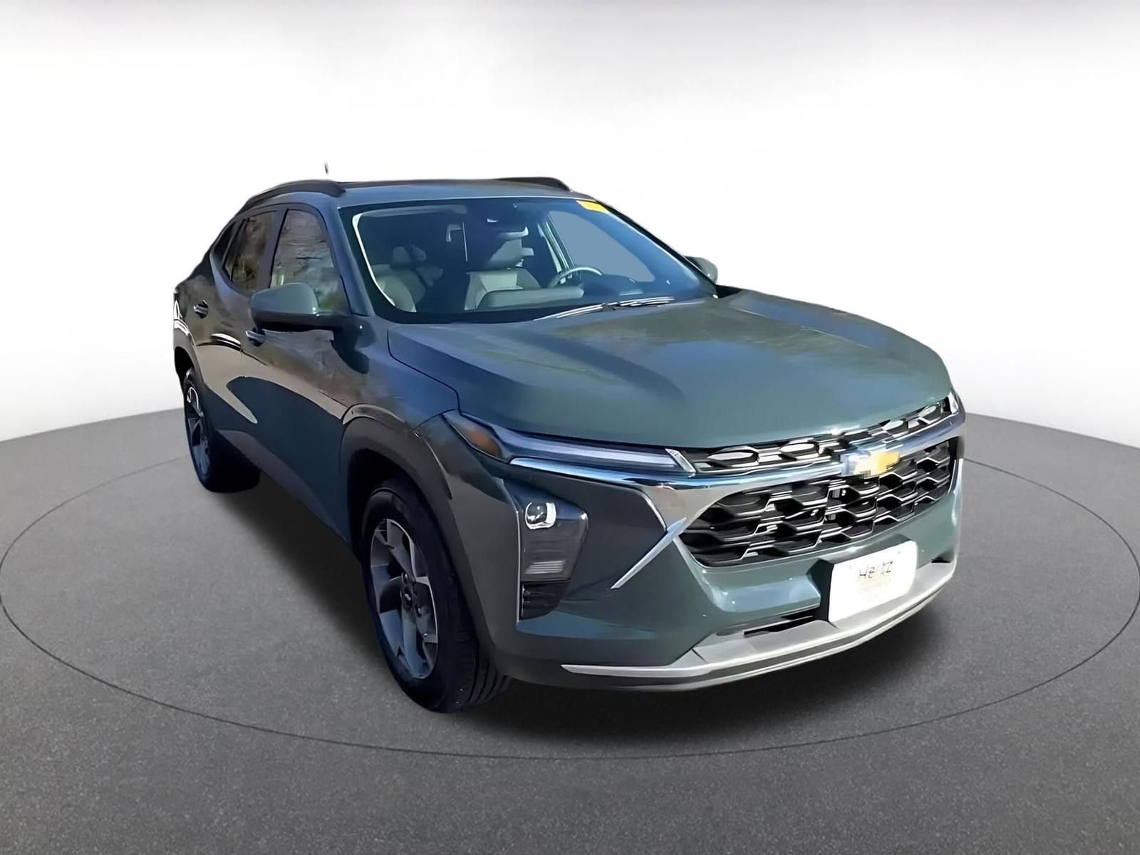 Thumbnail: 2025 Chevrolet Trax - 3