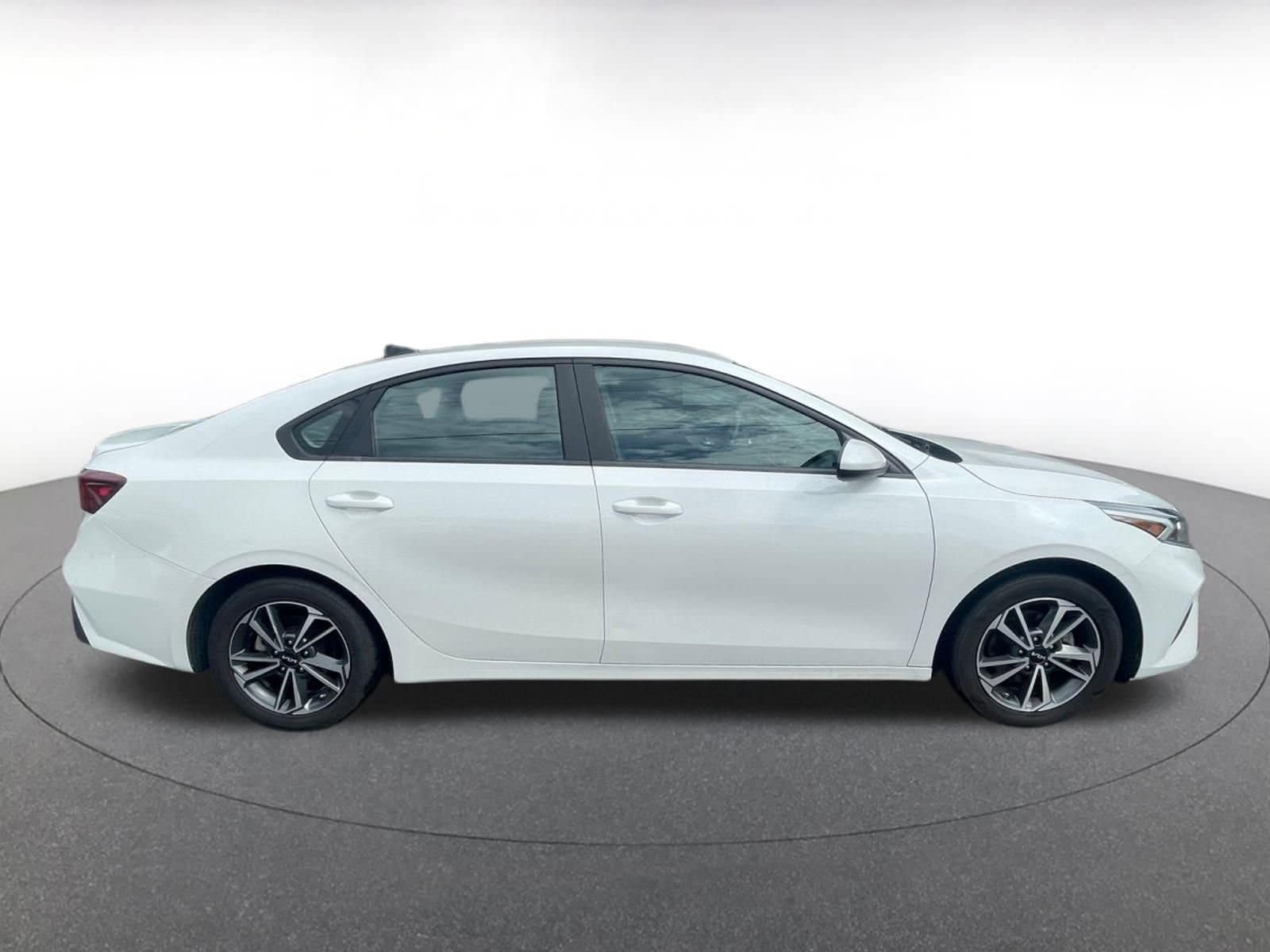 Thumbnail: 2023 Kia Forte - 8