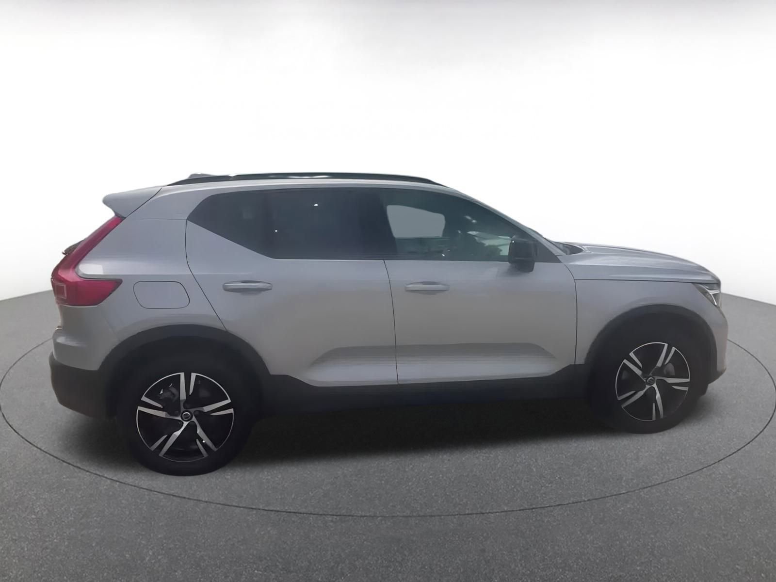 Thumbnail: 2024 Volvo XC40 - 16