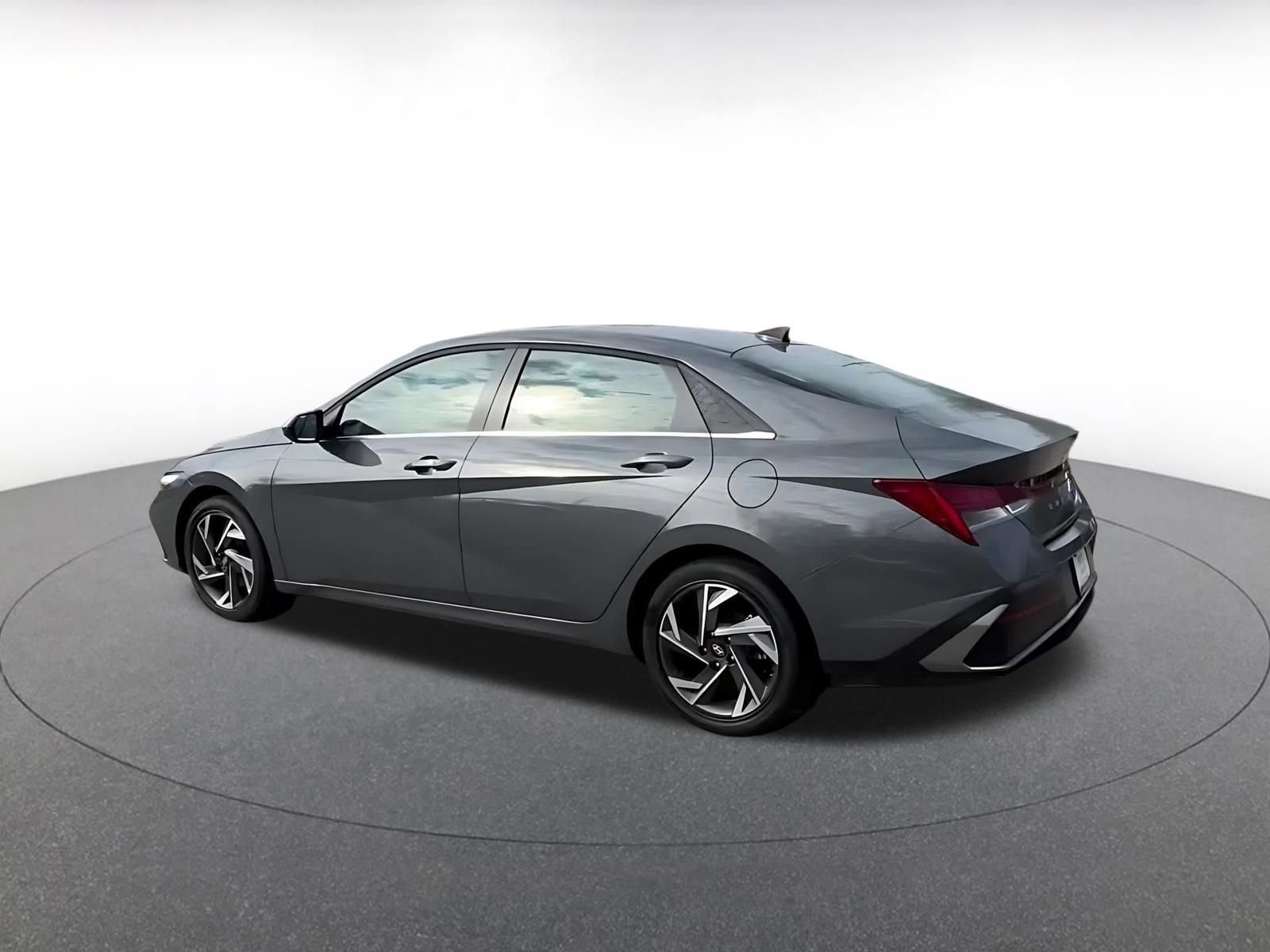 Thumbnail: 2025 Hyundai Elantra - 10