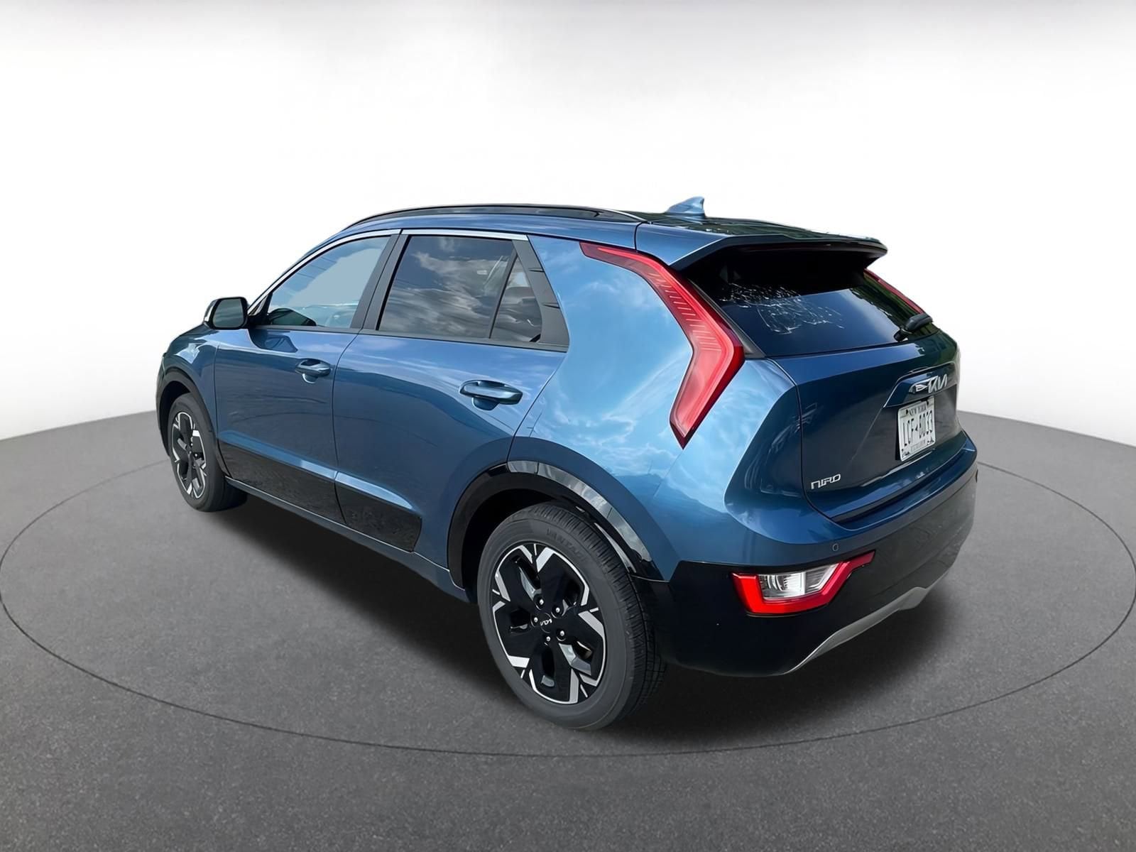 Thumbnail: 2023 Kia Niro - 5