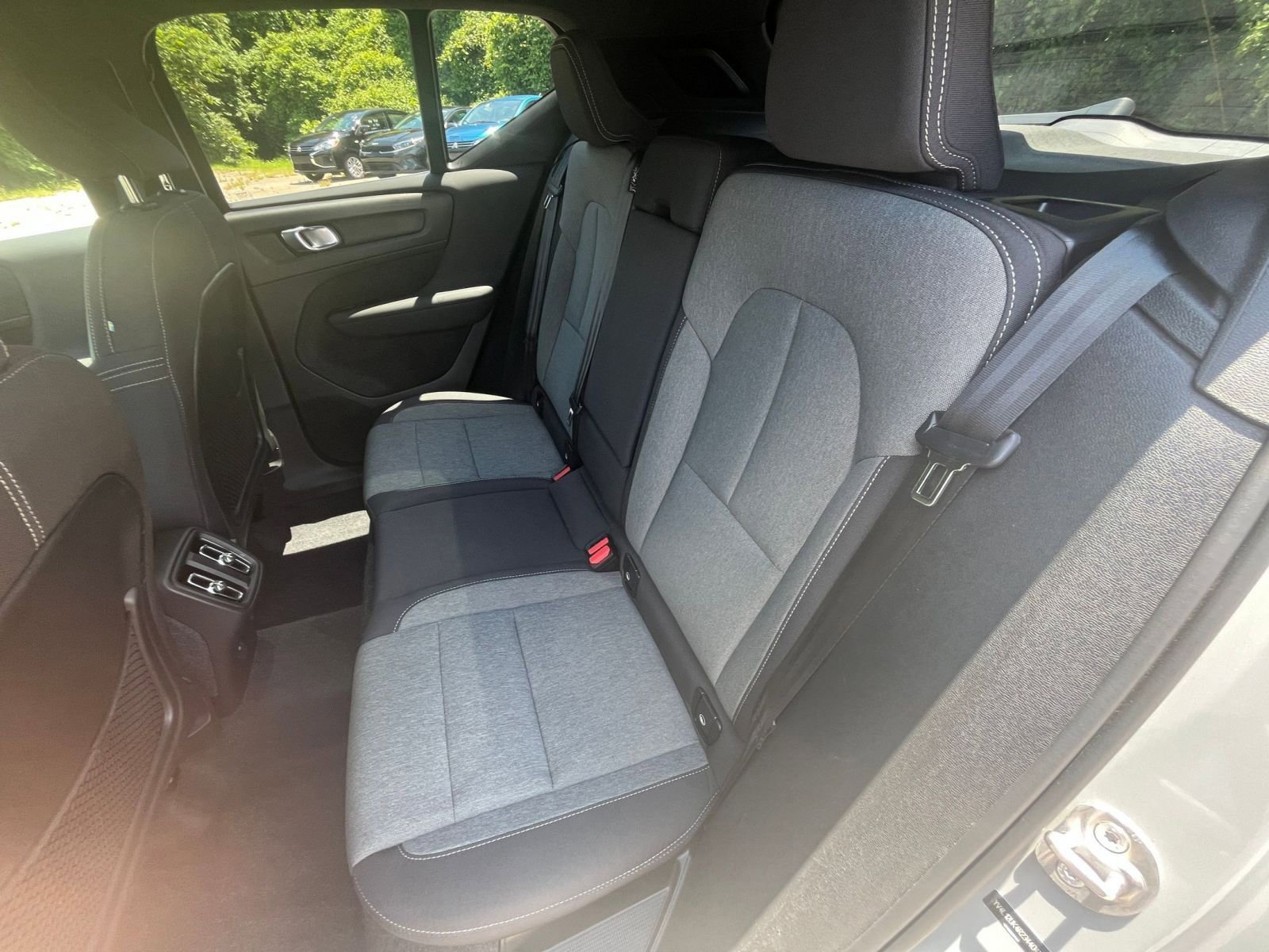 Thumbnail: 2024 Volvo XC40 - 32