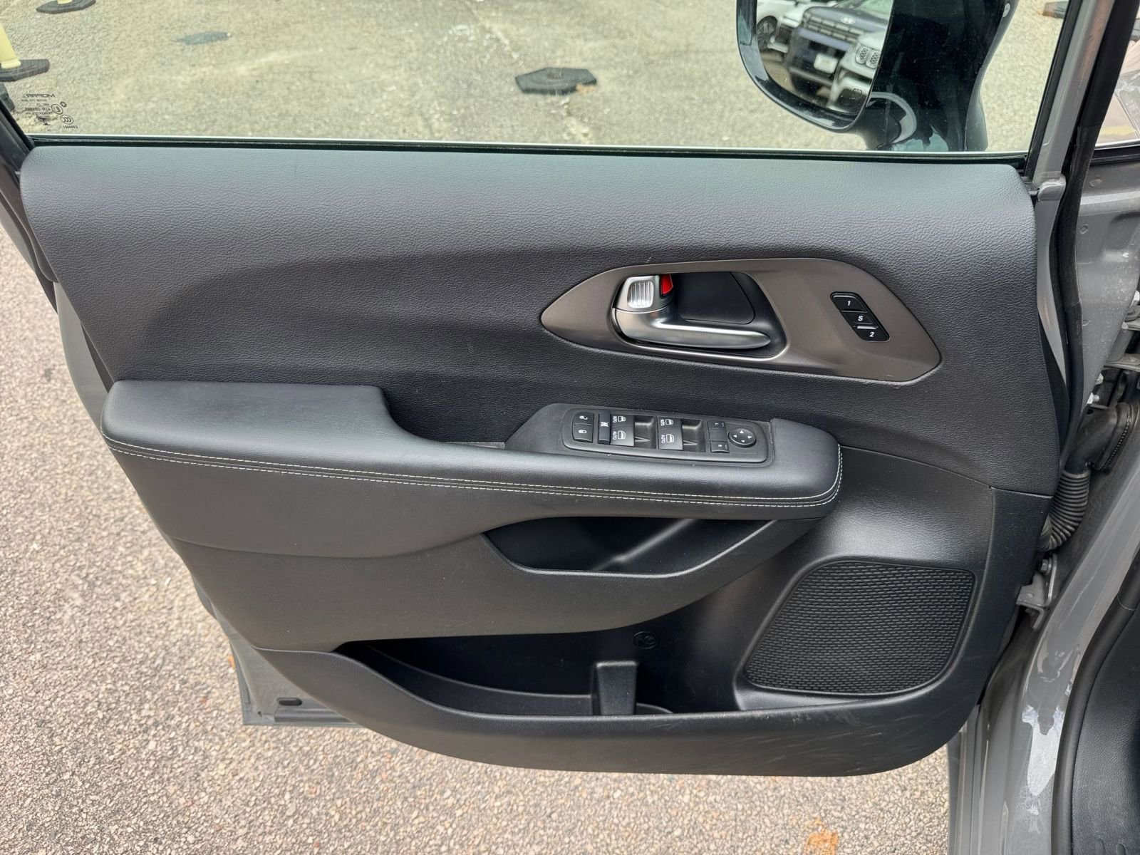 Thumbnail: 2025 Chrysler Pacifica - 18