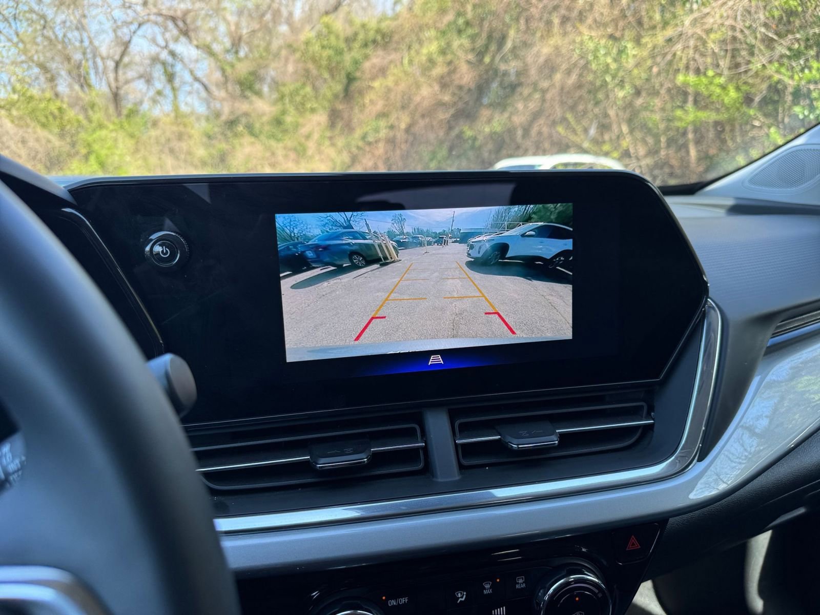 Thumbnail: 2025 Chevrolet Trax - 17