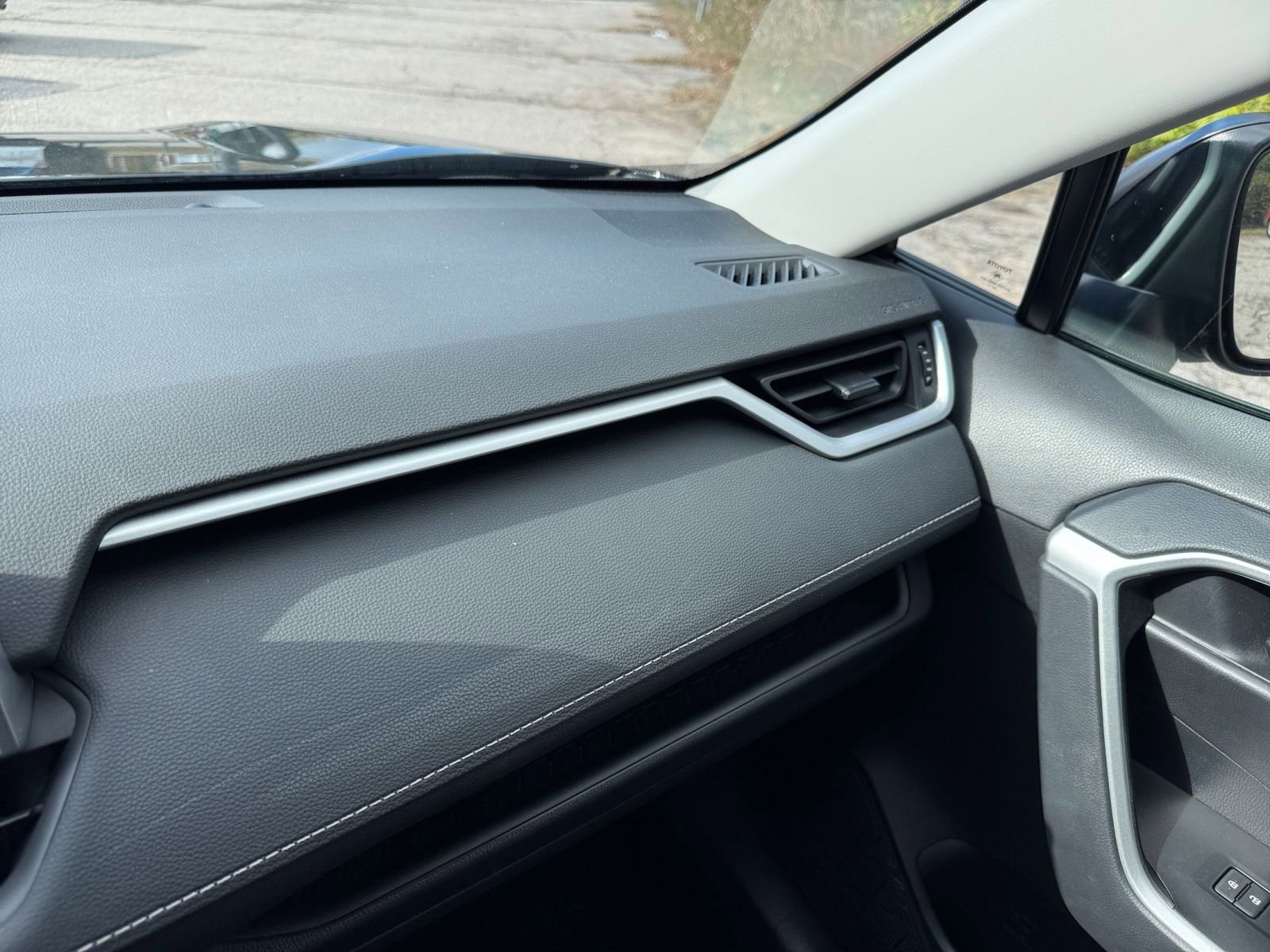 Thumbnail: 2025 Toyota RAV4 - 30