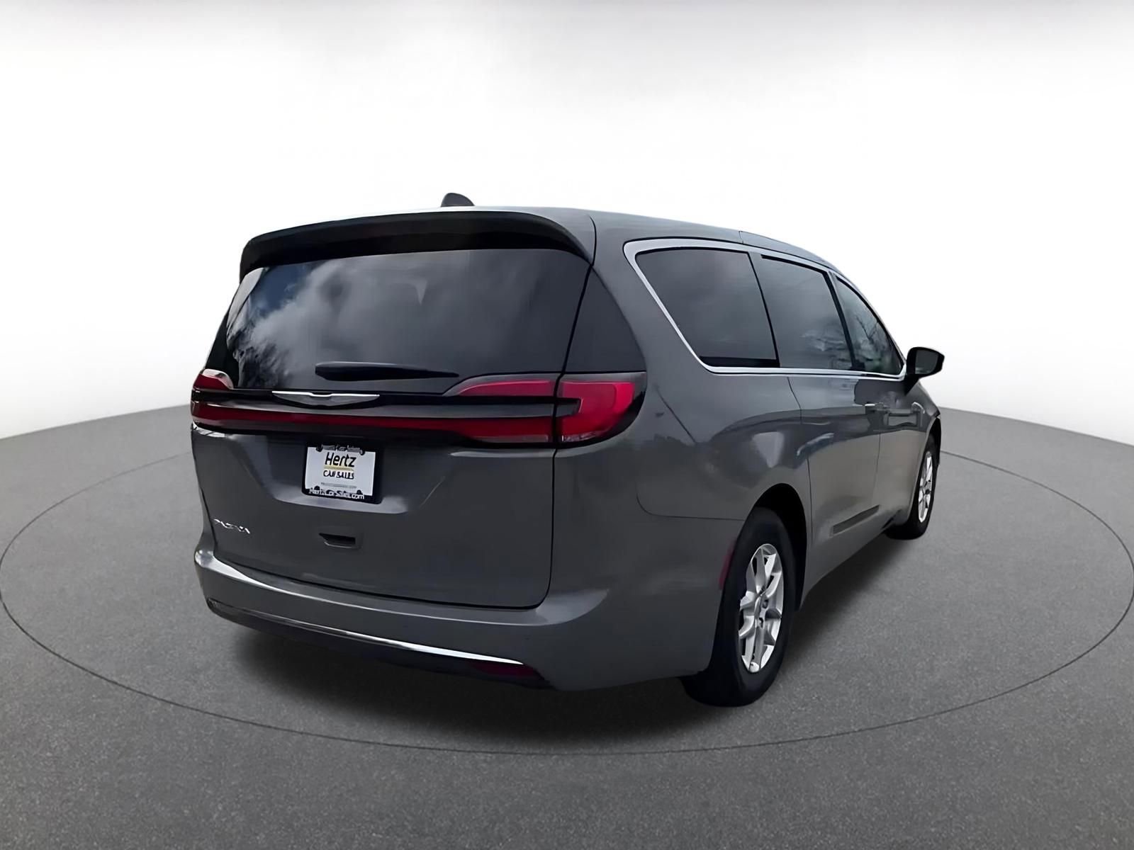 Thumbnail: 2025 Chrysler Pacifica - 14