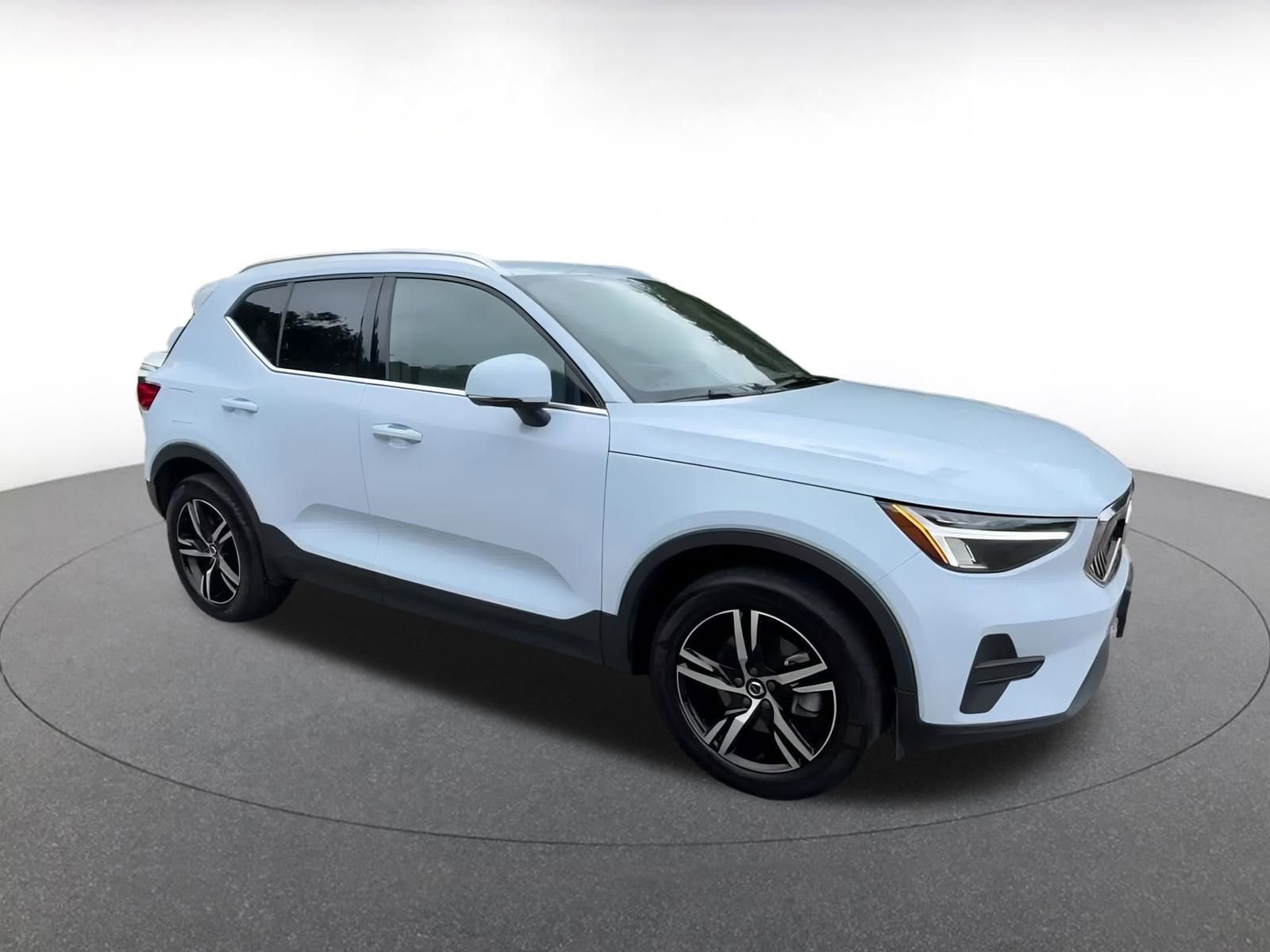 Thumbnail: 2024 Volvo XC40 - 2