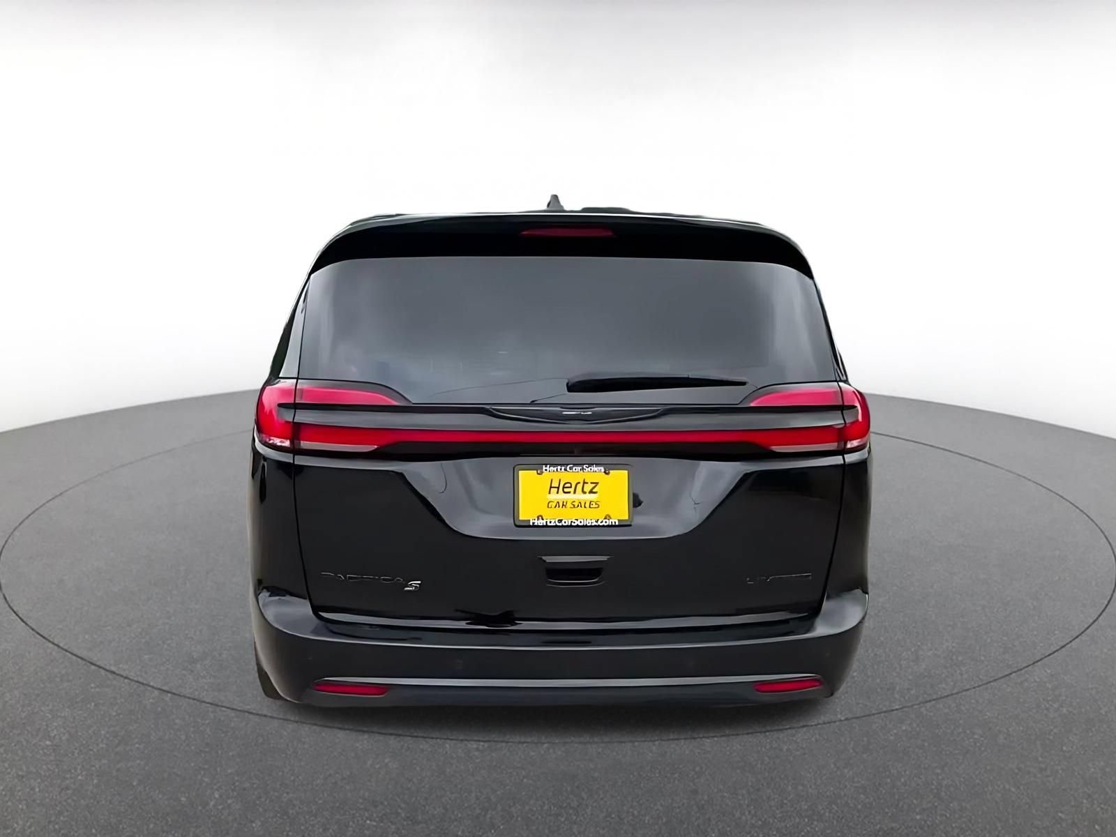 Thumbnail: 2025 Chrysler Pacifica - 10