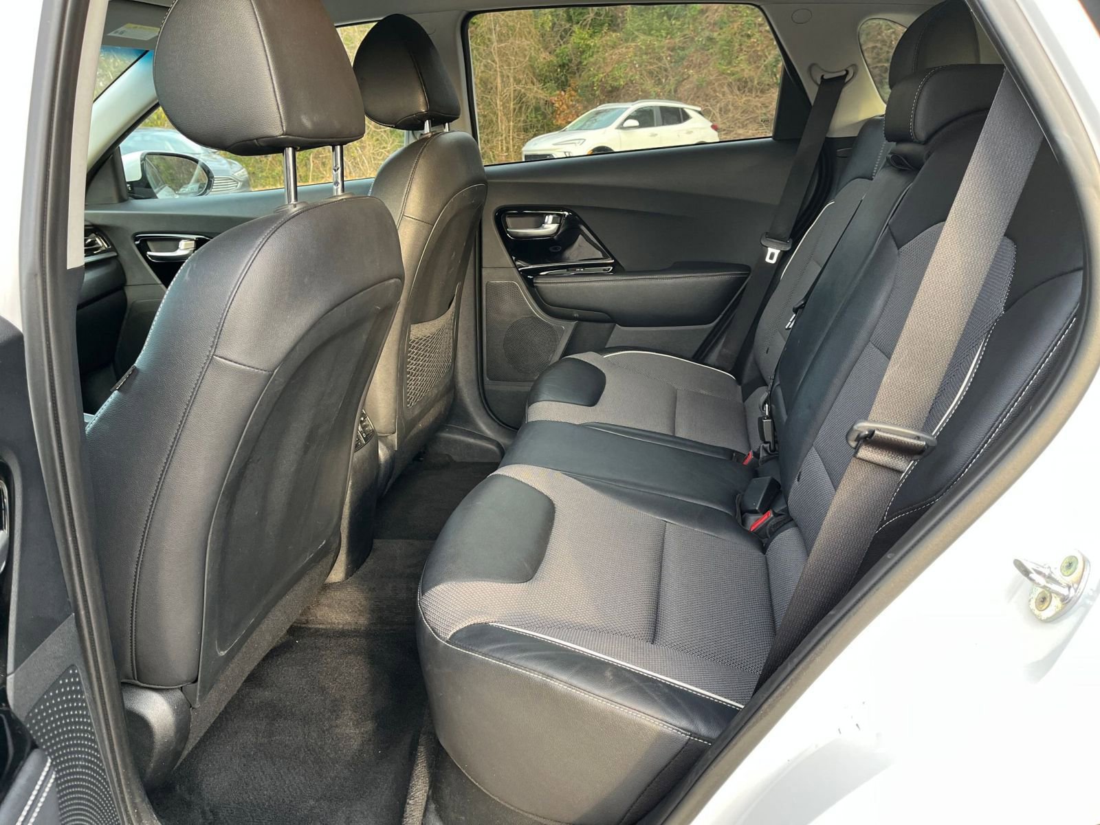 Thumbnail: 2022 Kia Niro - 27