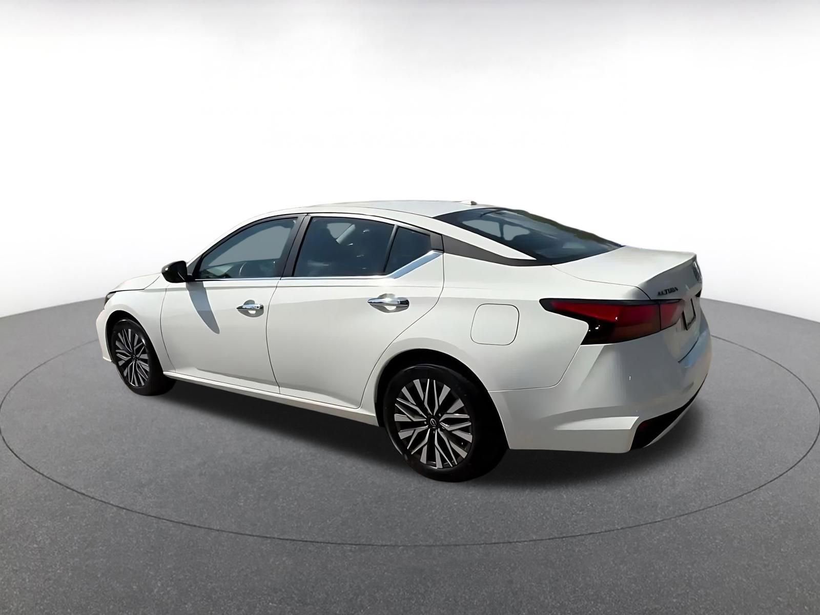 Thumbnail: 2025 Nissan Altima - 10