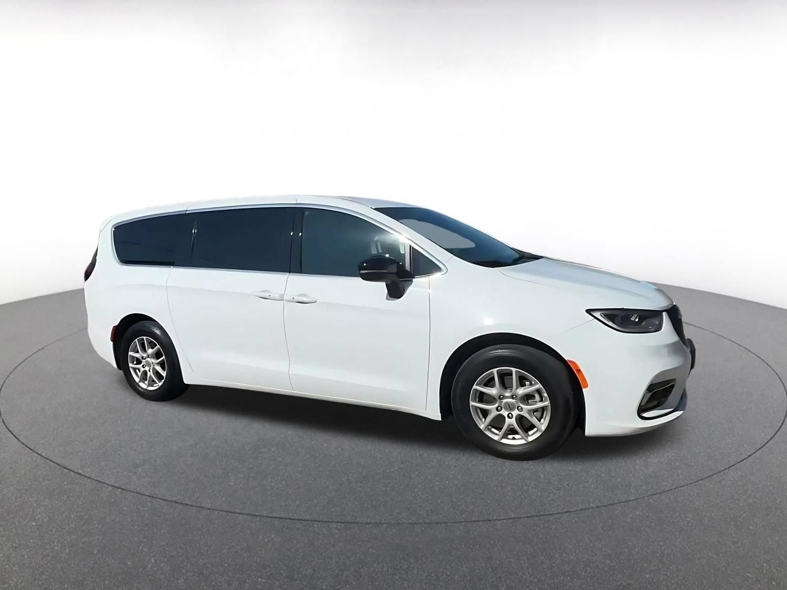 Thumbnail: 2025 Chrysler Pacifica - 2