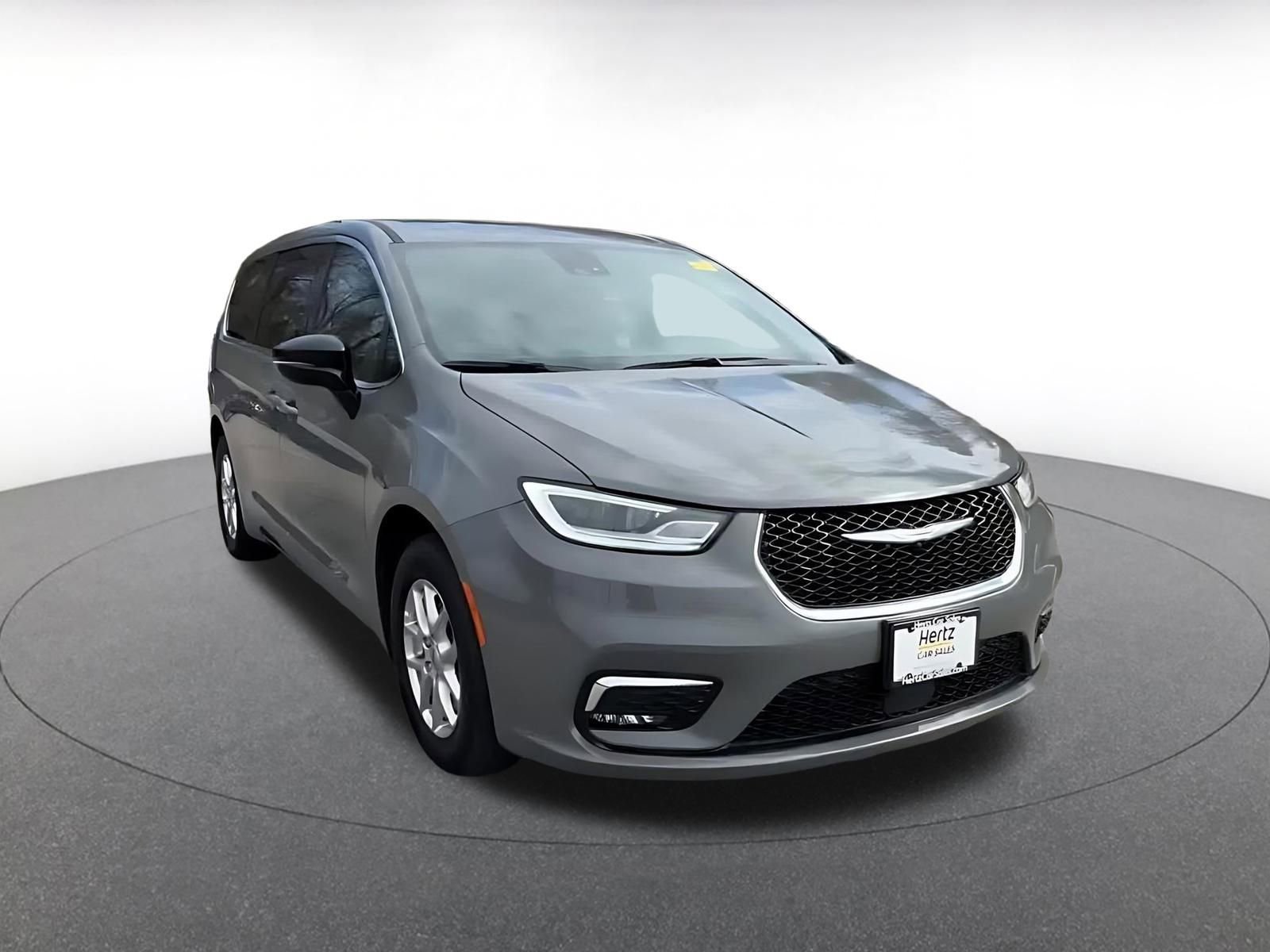 Thumbnail: 2025 Chrysler Pacifica - 3