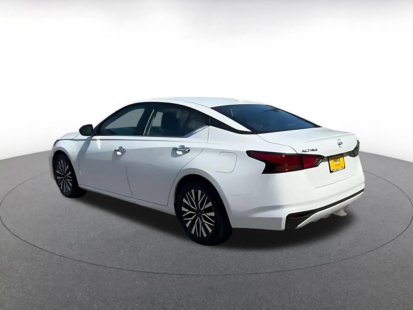 Thumbnail: 2025 Nissan Altima - 10