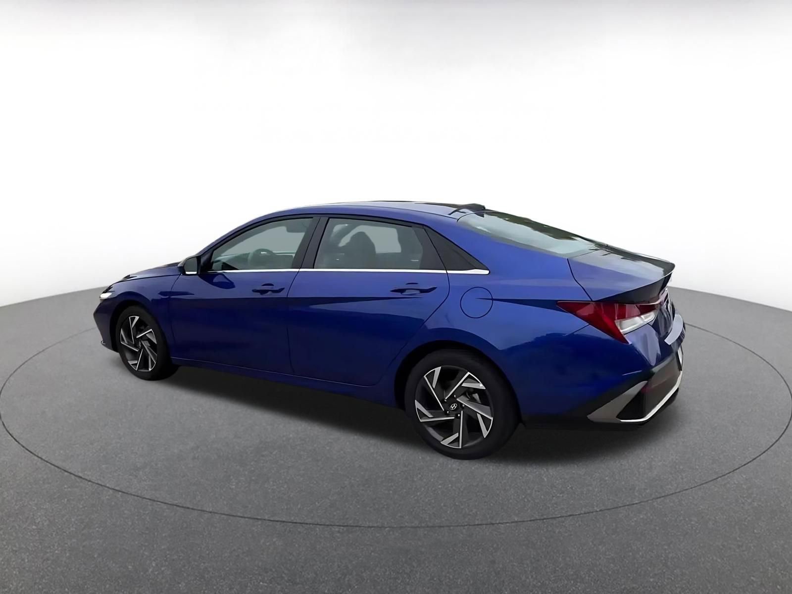 Thumbnail: 2025 Hyundai Elantra - 10