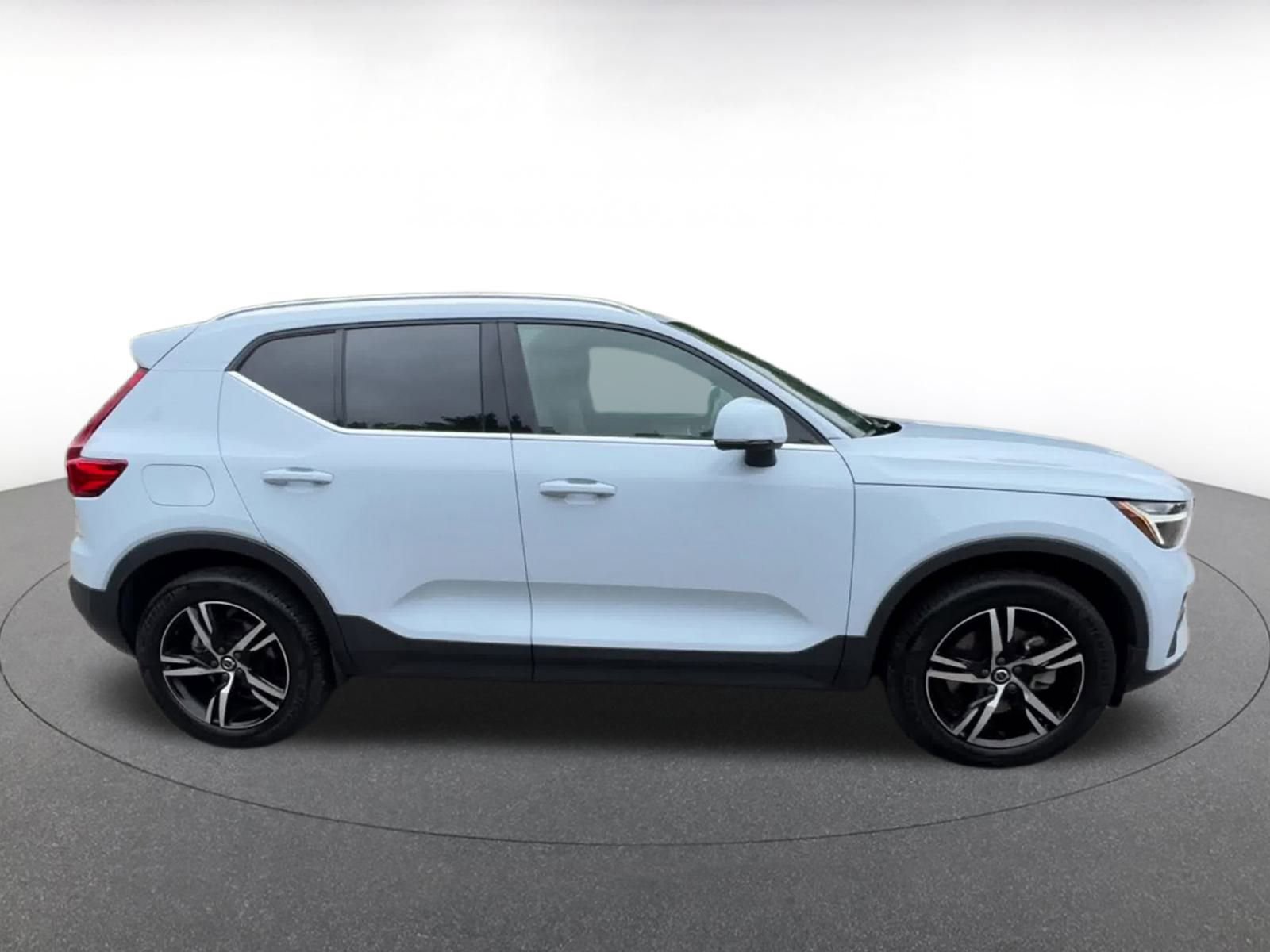 Thumbnail: 2024 Volvo XC40 - 16