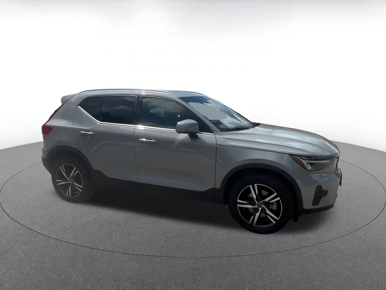 Thumbnail: 2024 Volvo XC40 - 2
