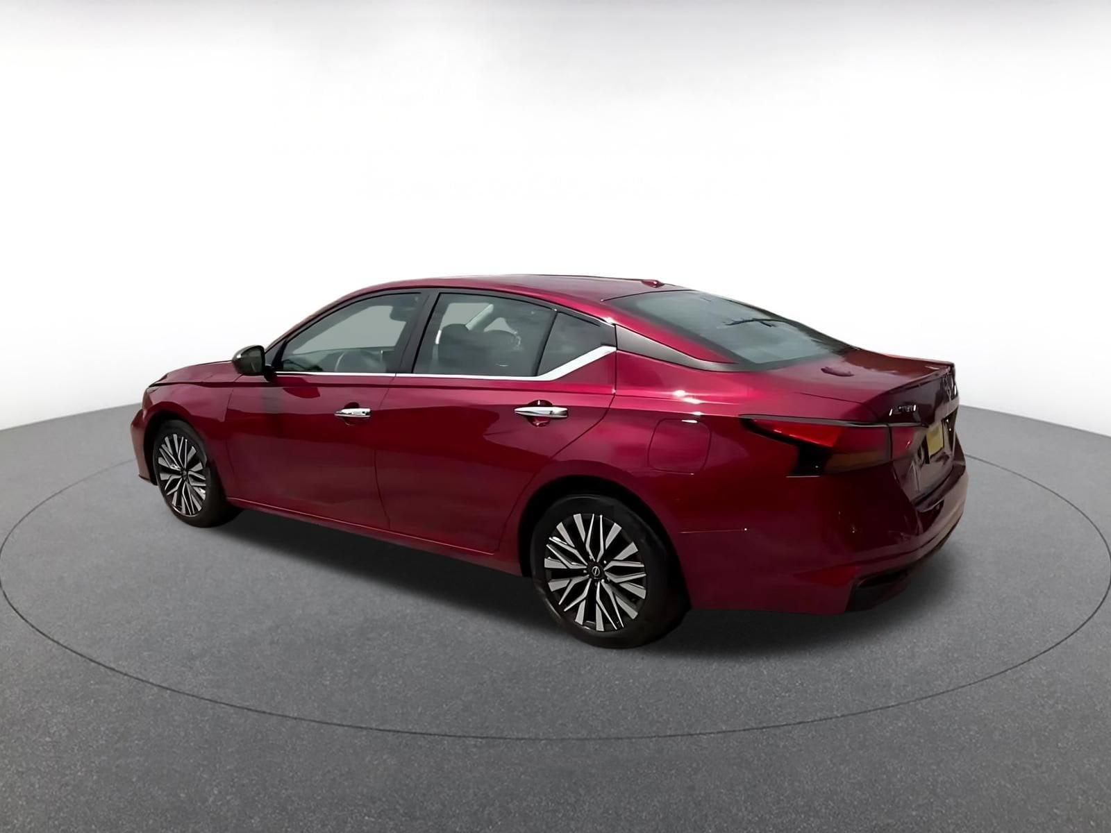 Thumbnail: 2025 Nissan Altima - 9