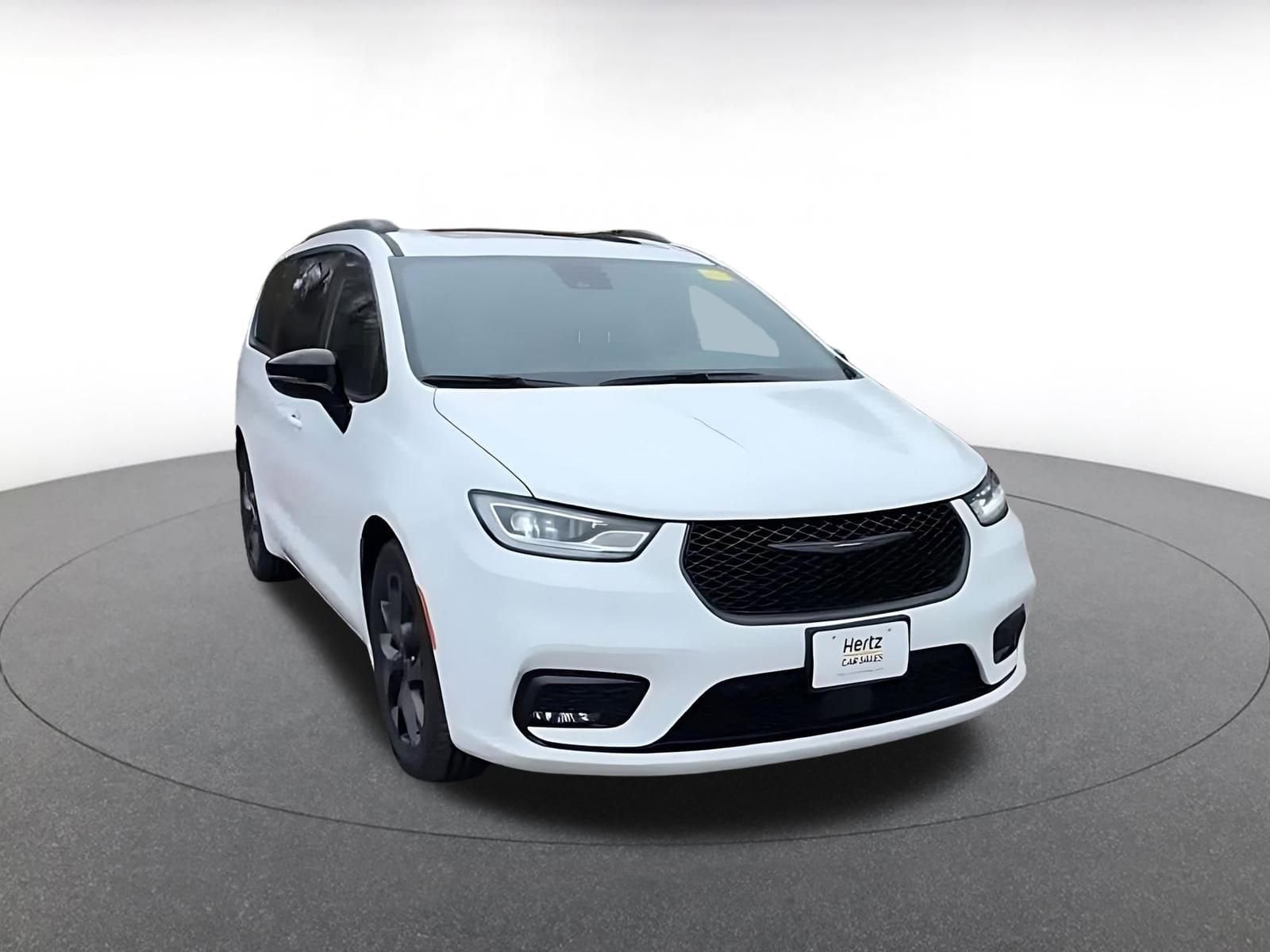 Thumbnail: 2025 Chrysler Pacifica - 3