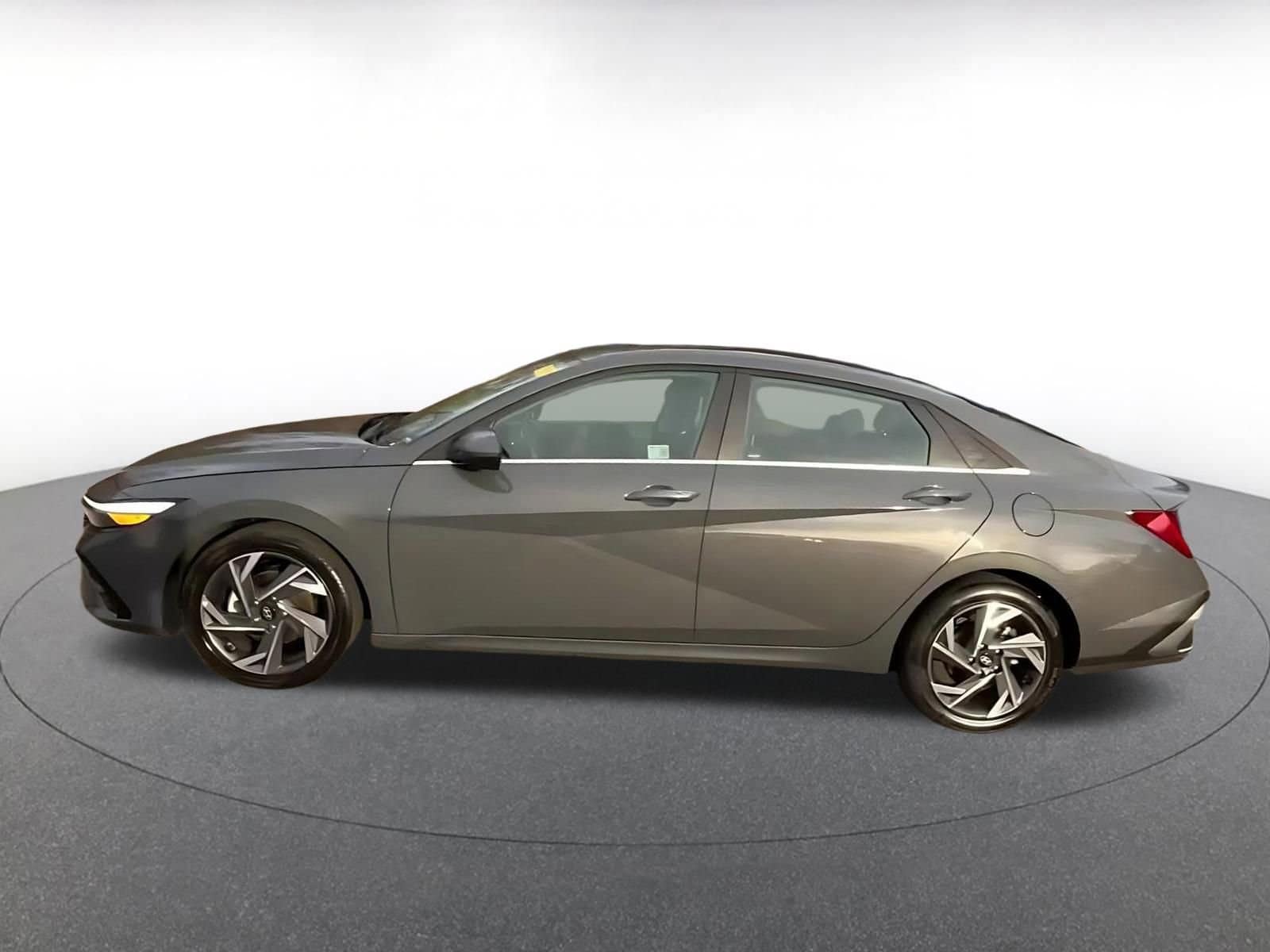 Thumbnail: 2025 Hyundai Elantra - 9