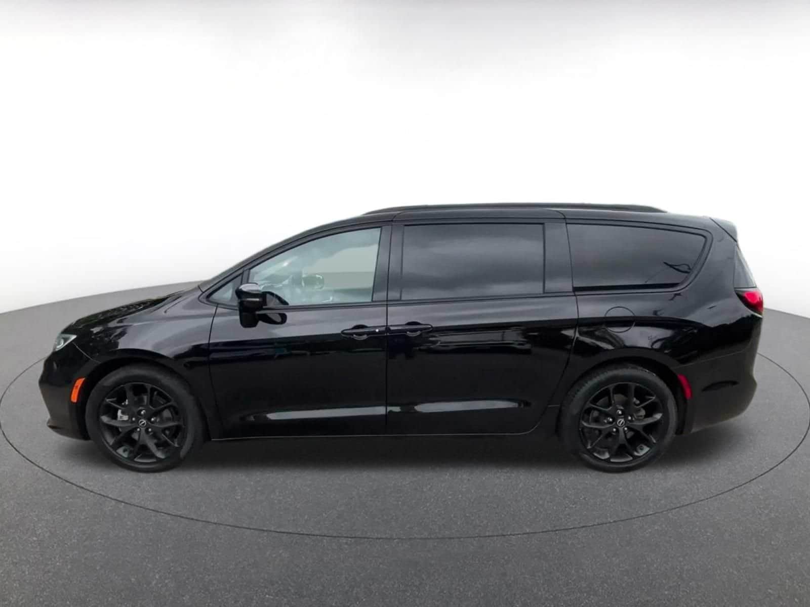 Thumbnail: 2025 Chrysler Pacifica - 7