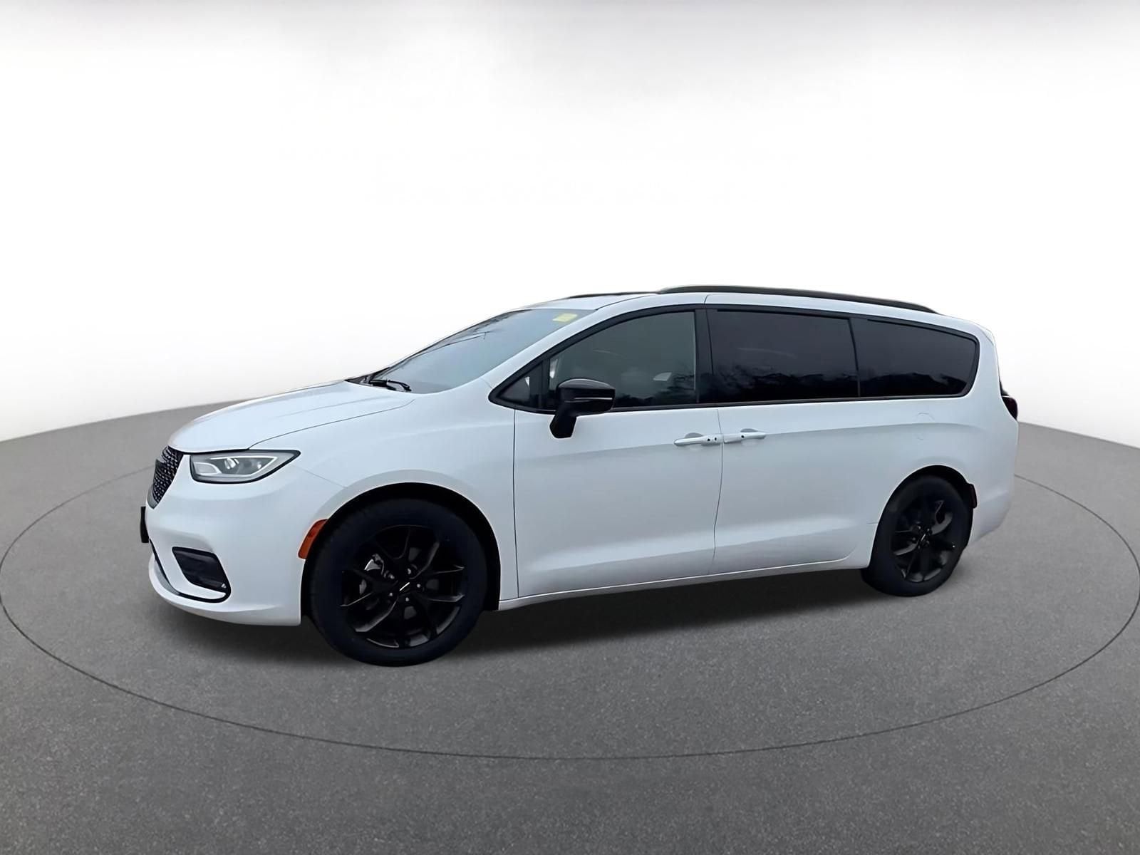 Thumbnail: 2025 Chrysler Pacifica - 8