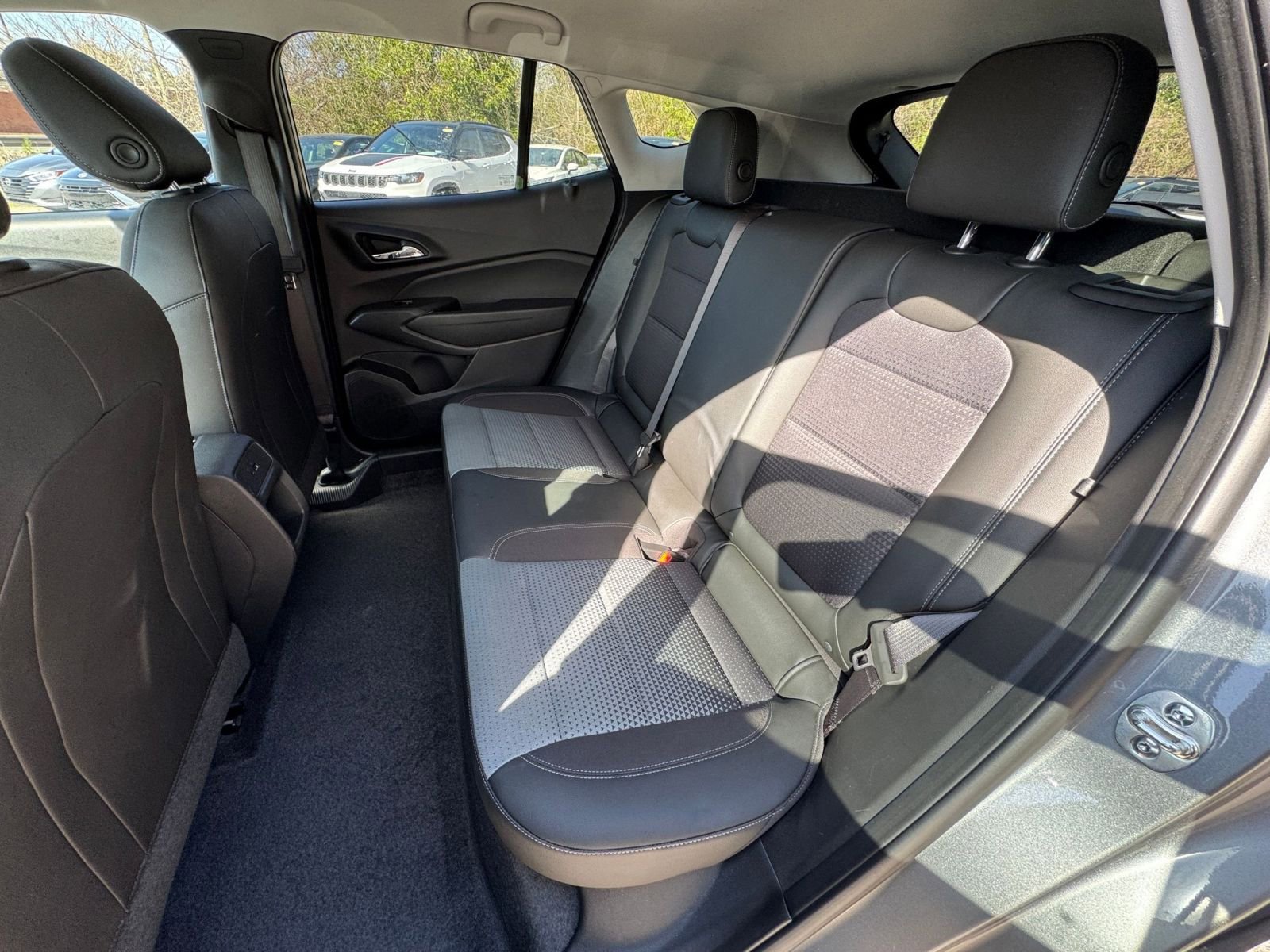 Thumbnail: 2025 Chevrolet Trax - 33