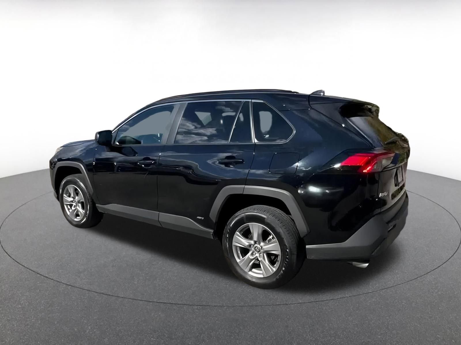 Thumbnail: 2025 Toyota RAV4 - 10