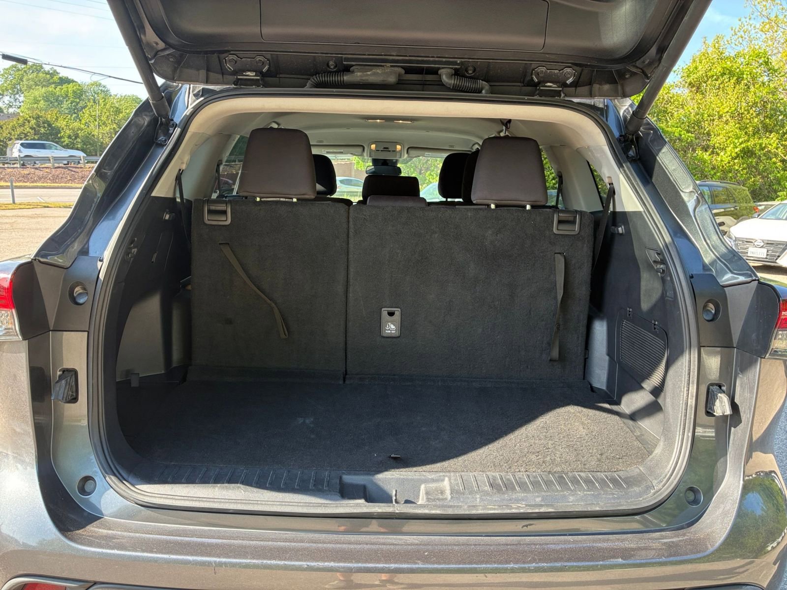 Thumbnail: 2025 Toyota Highlander - 32