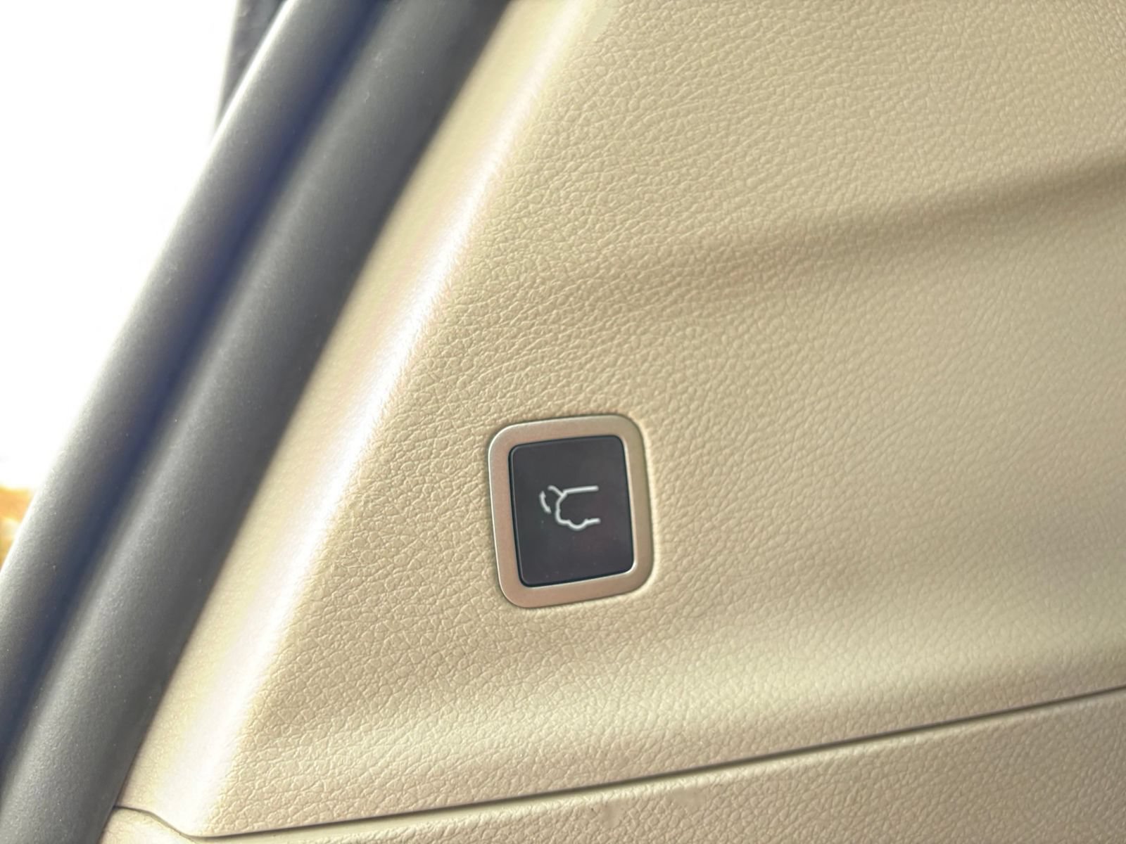Thumbnail: 2024 Chrysler Voyager - 18
