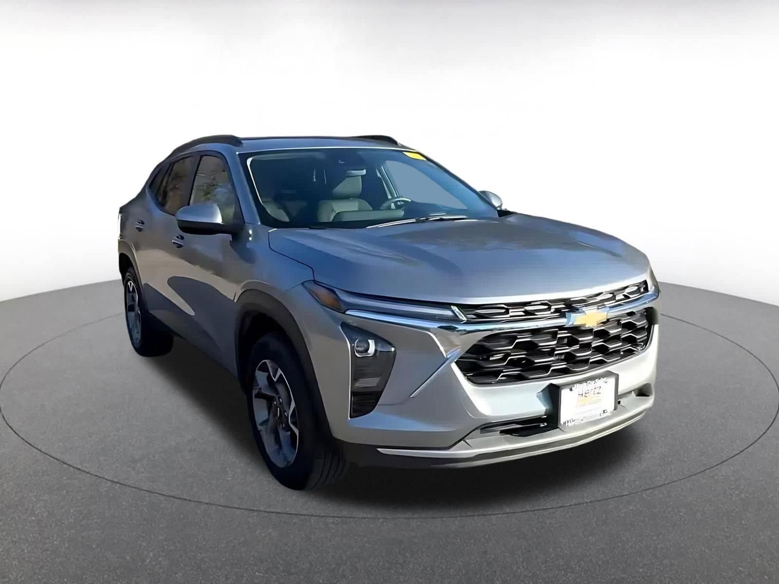 Thumbnail: 2025 Chevrolet Trax - 3