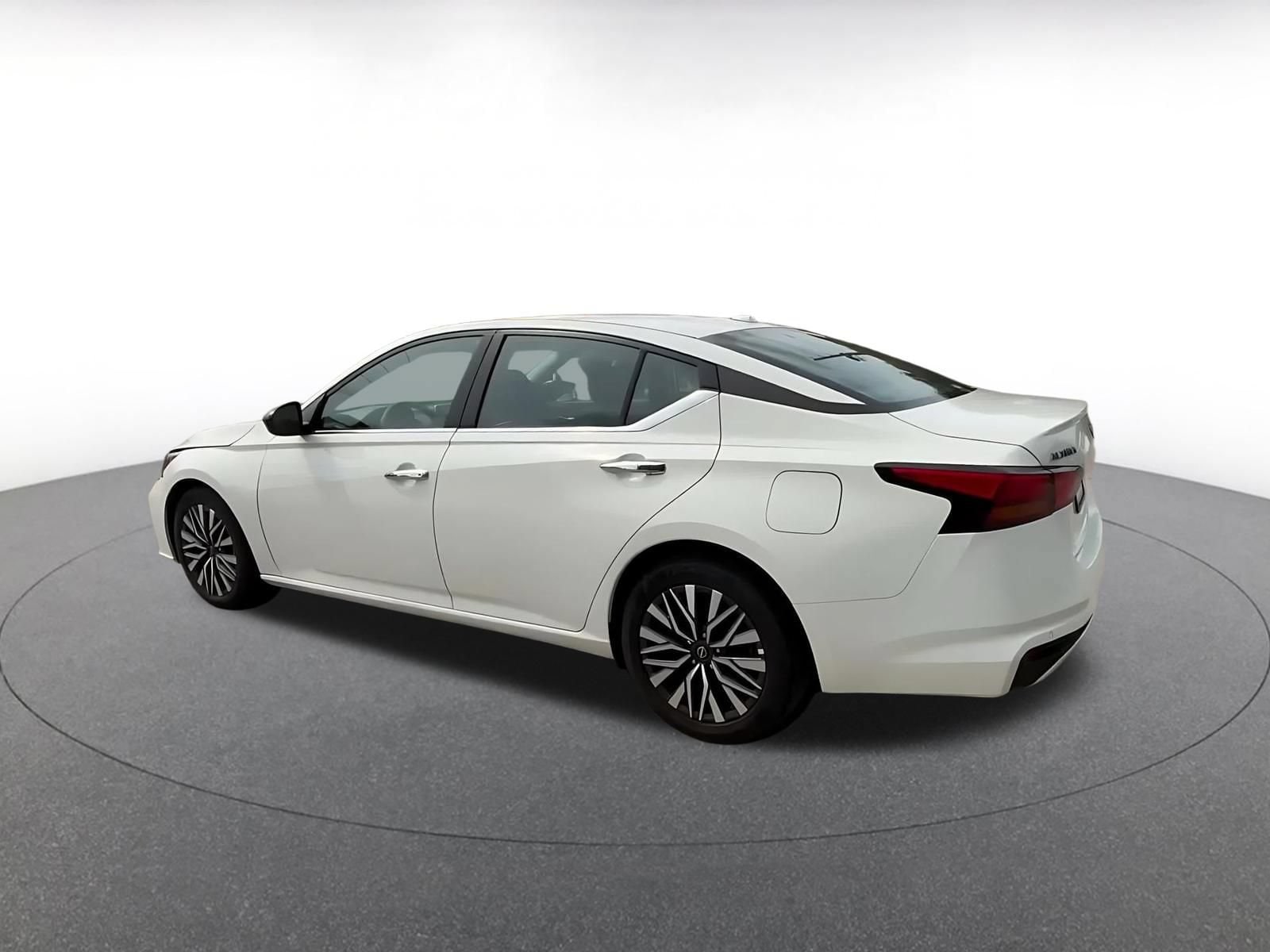 Thumbnail: 2025 Nissan Altima - 8