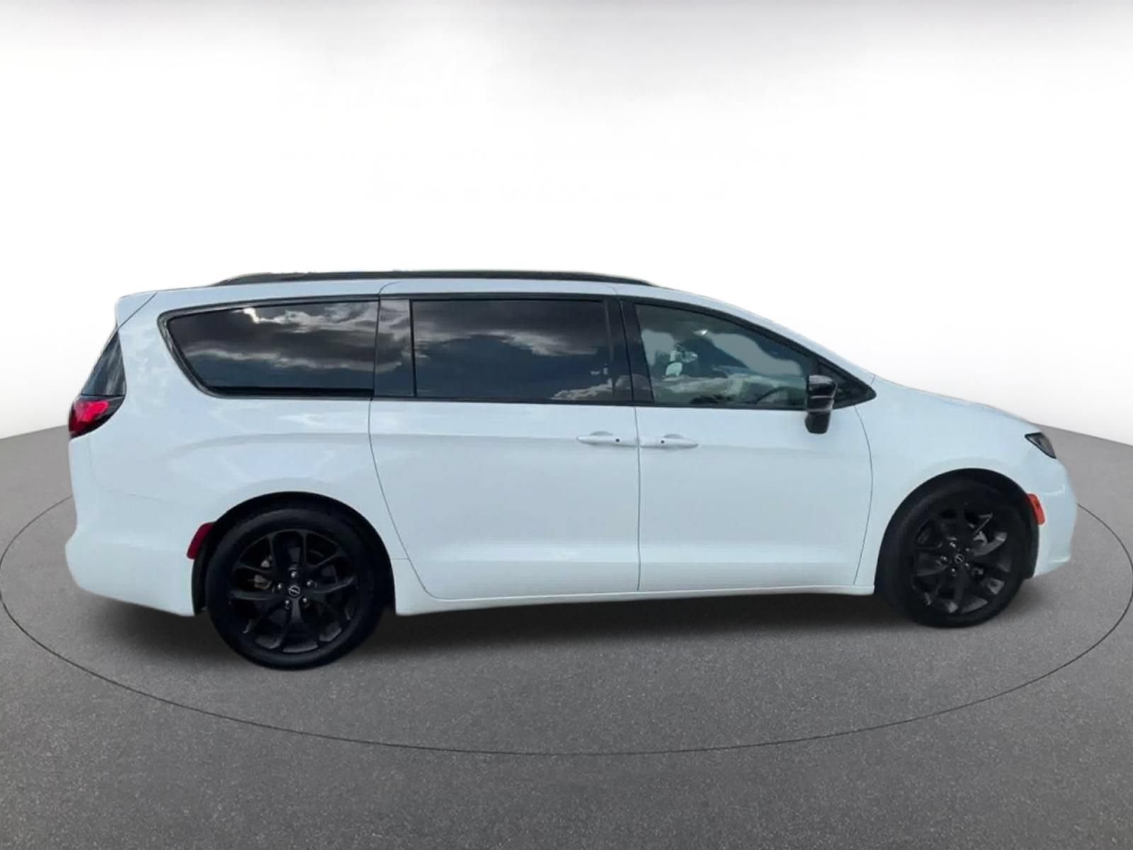 Thumbnail: 2025 Chrysler Pacifica - 16